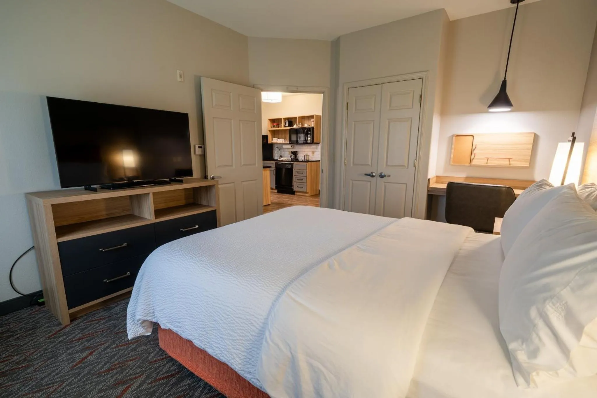 Photo of the whole room, Bed in Candlewood Suites Deer Park by IHG