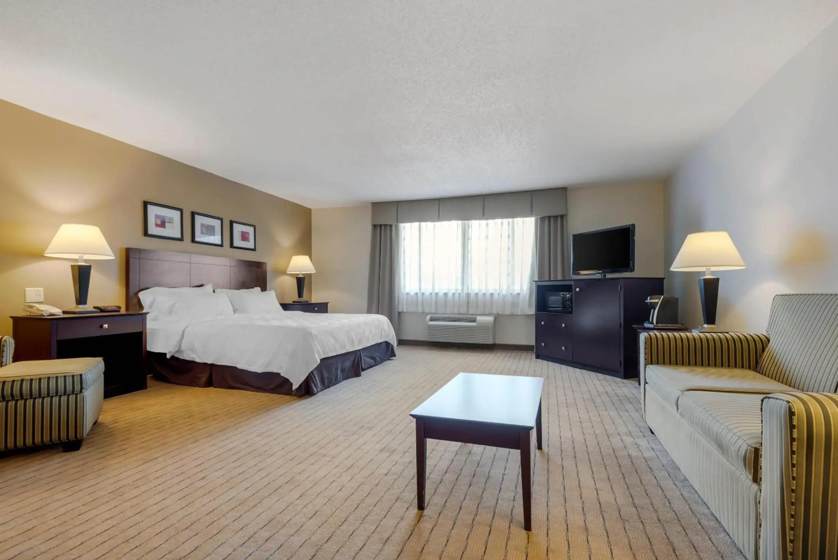 King Suite with Living Room - Accessible/Non Smoking in Clarion Inn Elmira-Horseheads King Suite with Living Room - Accessible/Non Smoking in Clarion Inn Elmira-Horseheads