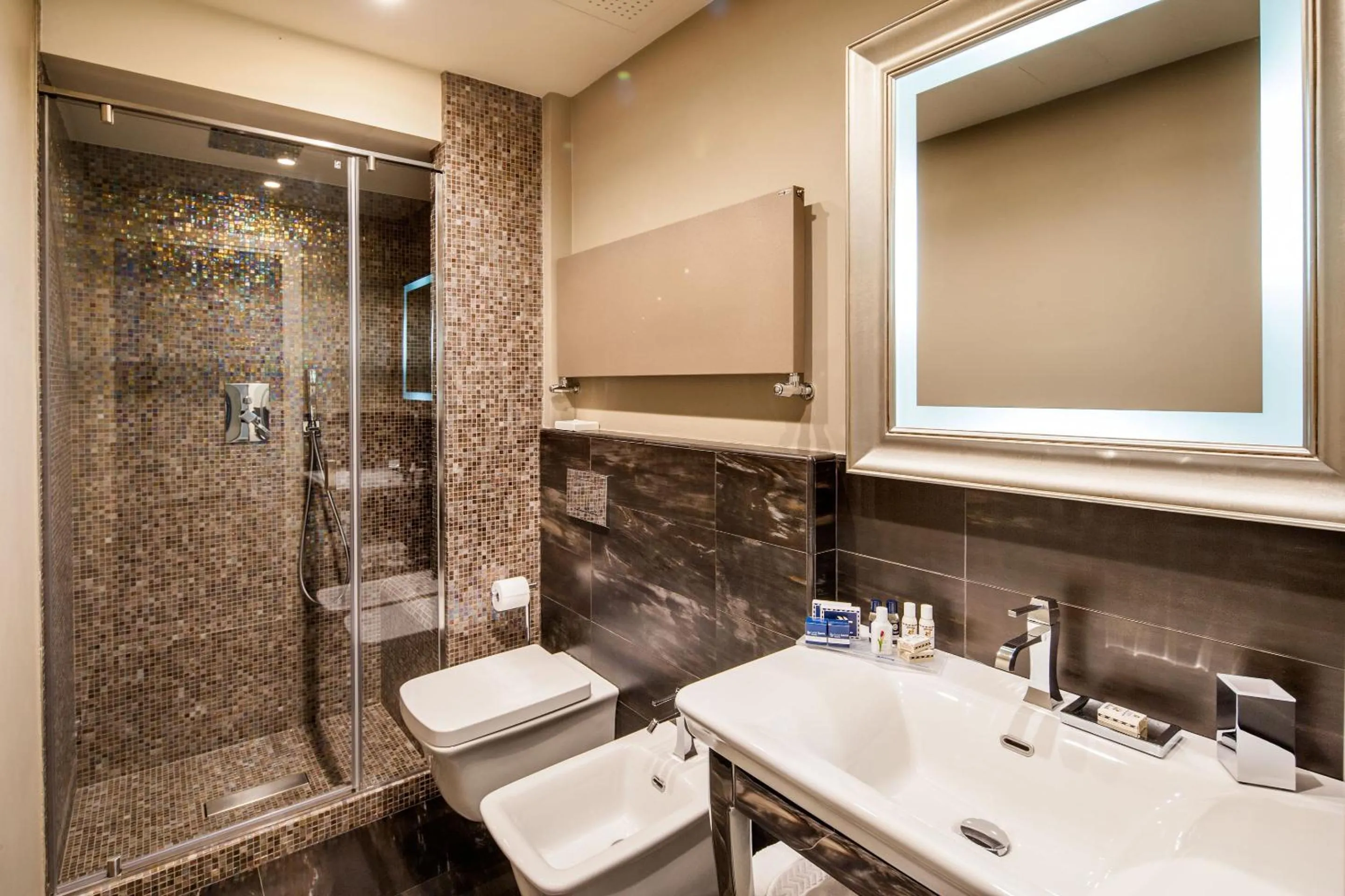 Bathroom in Hotel Savoia