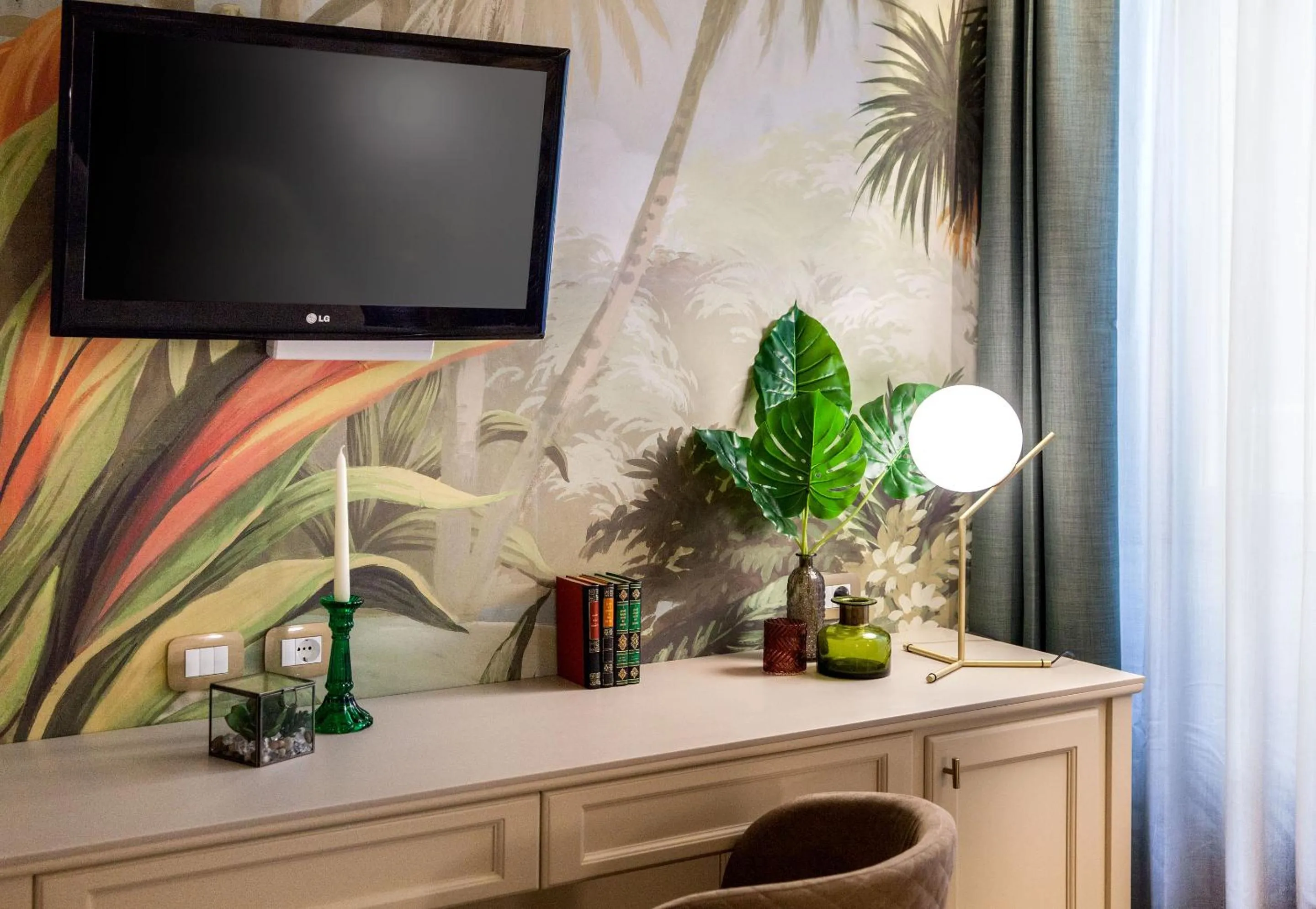 Decorative detail in Hotel Savoia