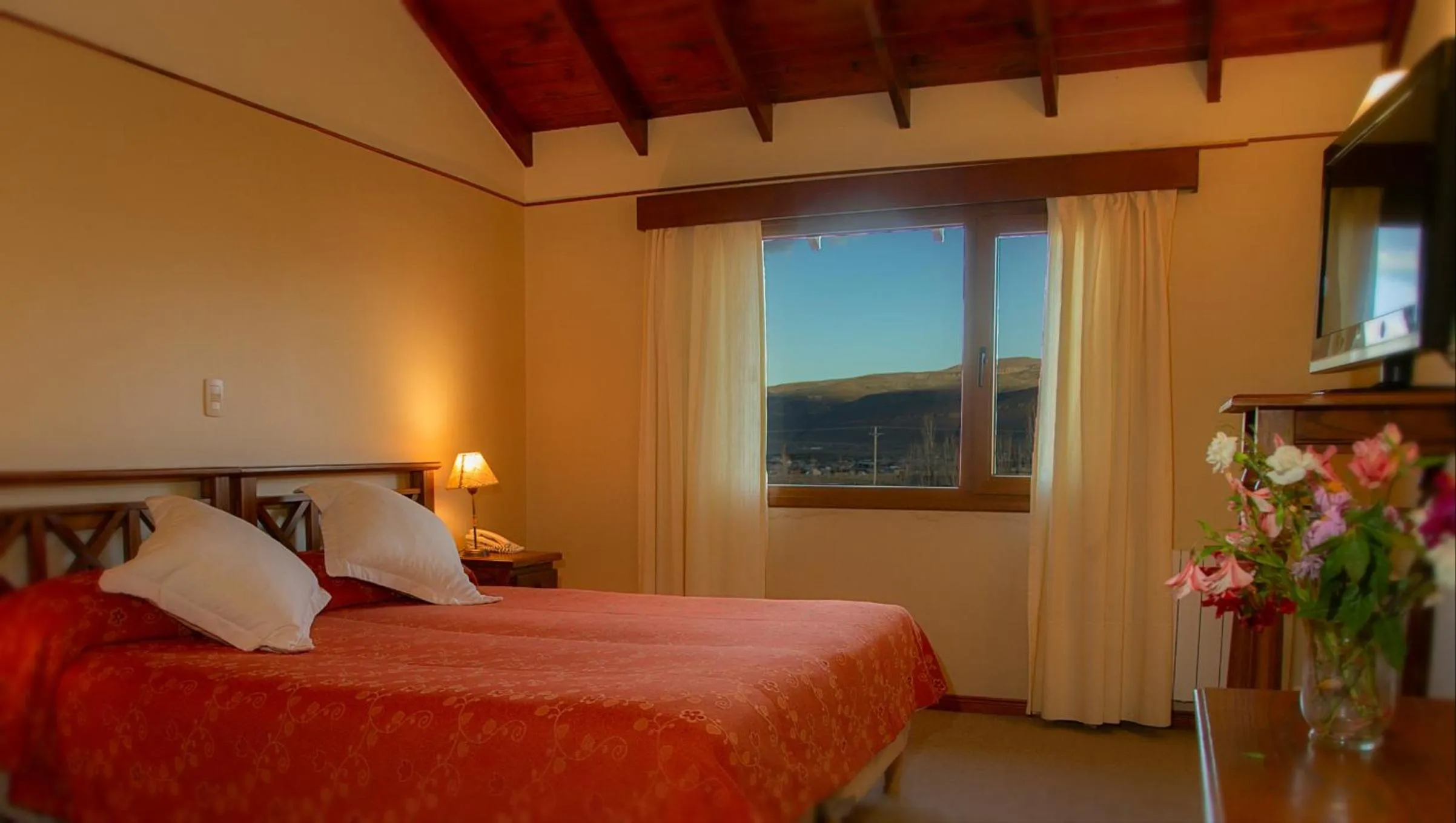 Photo of the whole room, Bed in Terraza Coirones Hotel