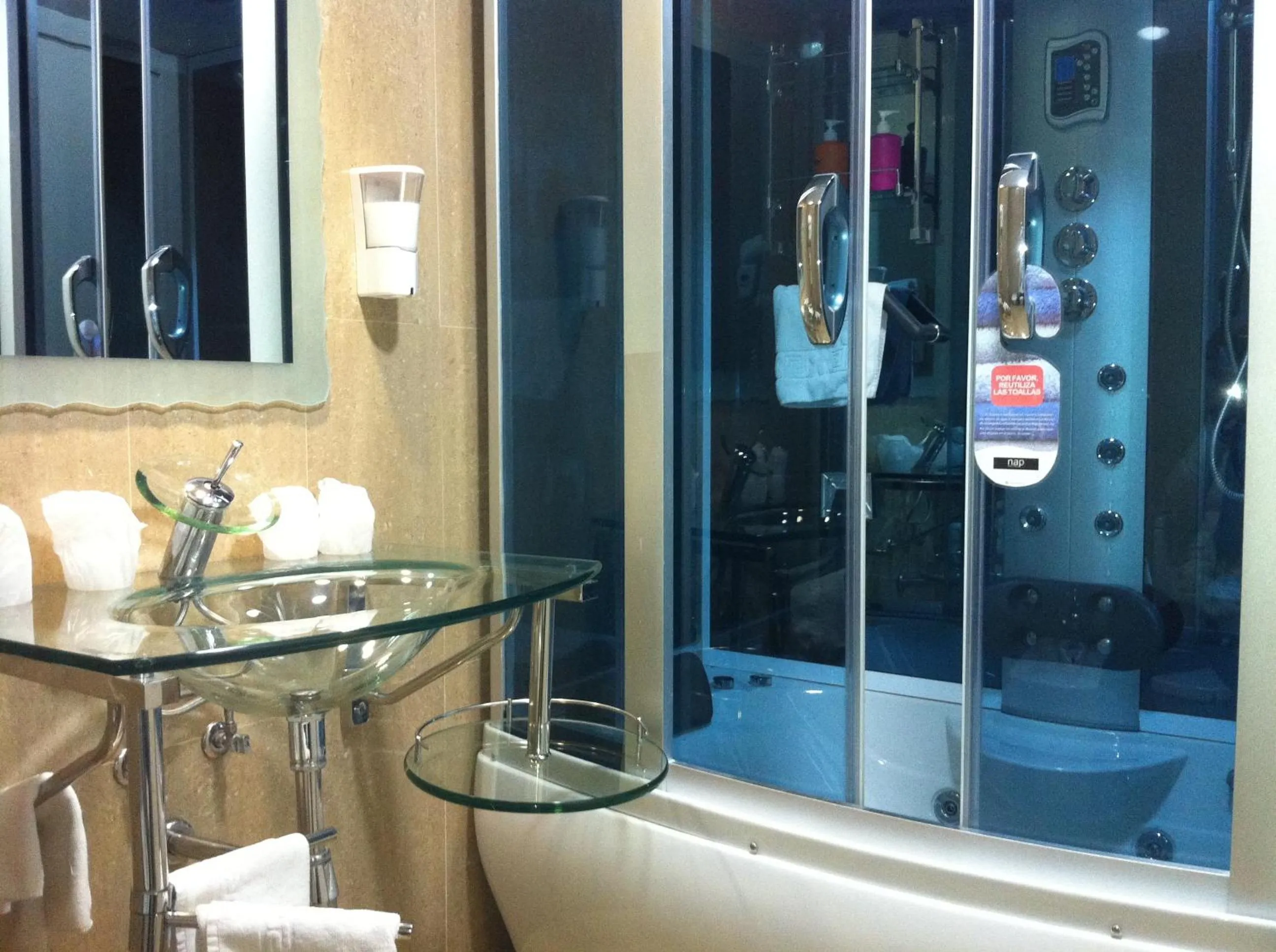 Bathroom in Nap Oviedo