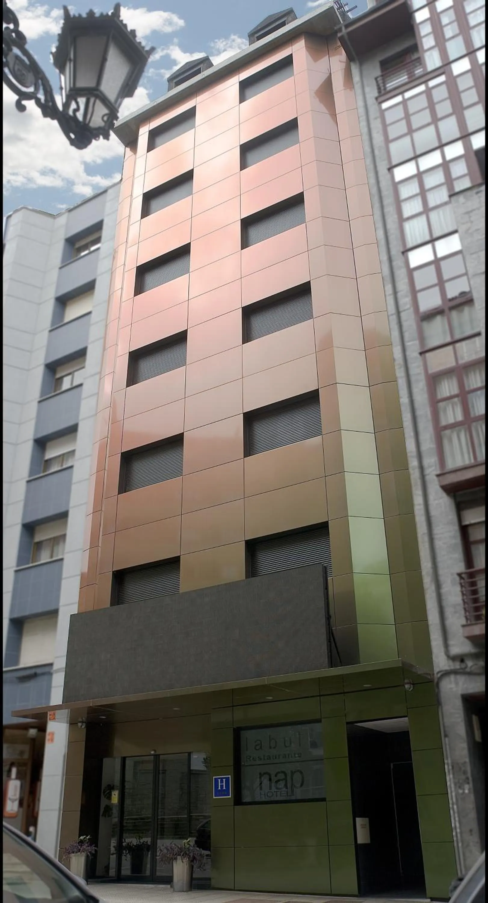 Facade/entrance in Nap Oviedo