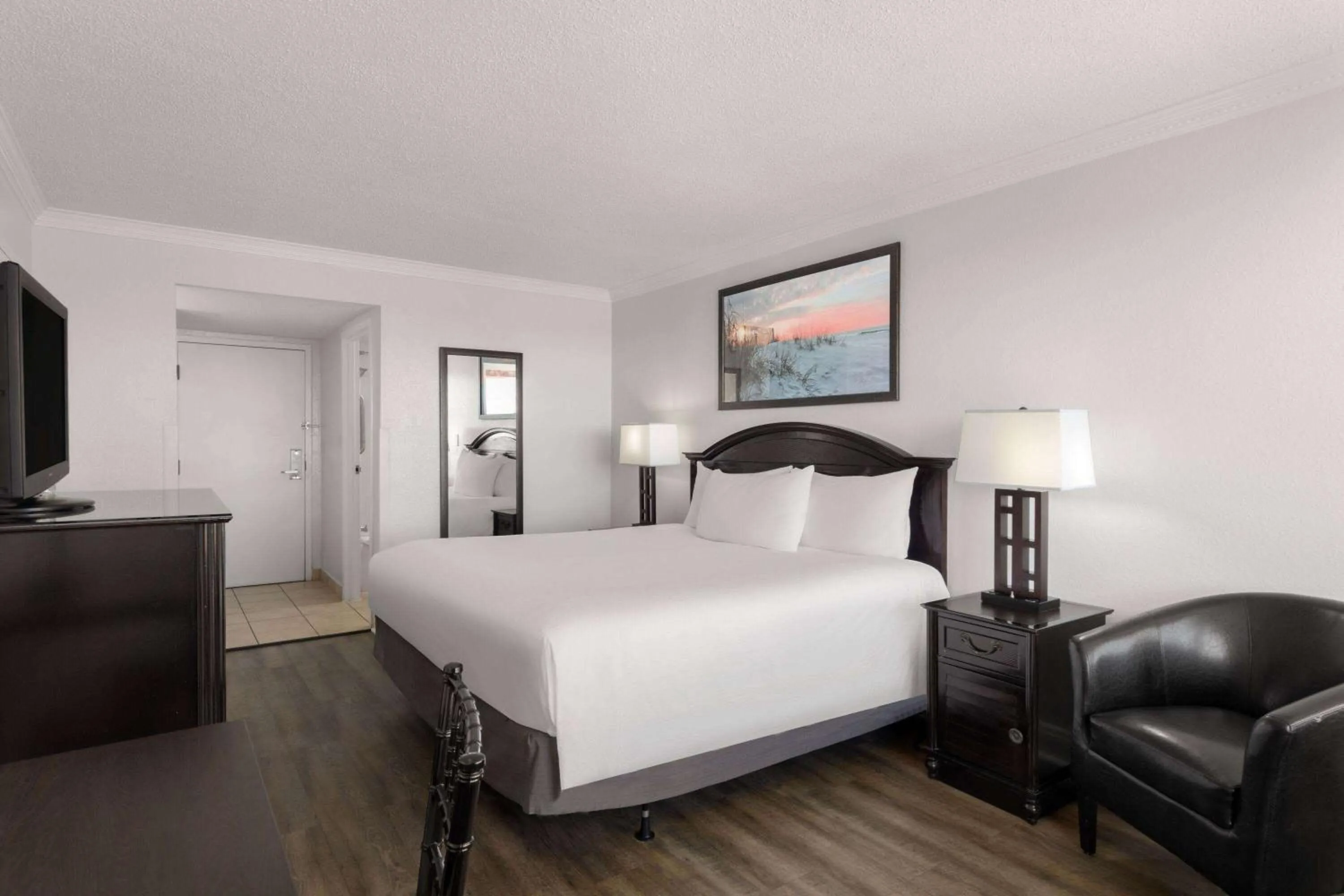 Photo of the whole room, Bed in Wyndham Garden Fort Walton Beach Destin