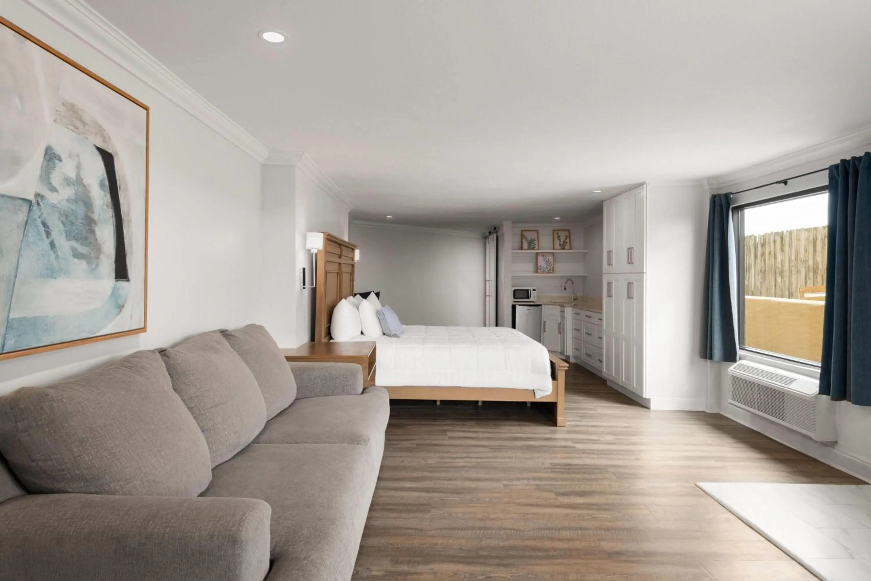 Photo of the whole room, Bed in Wyndham Garden Fort Walton Beach Destin