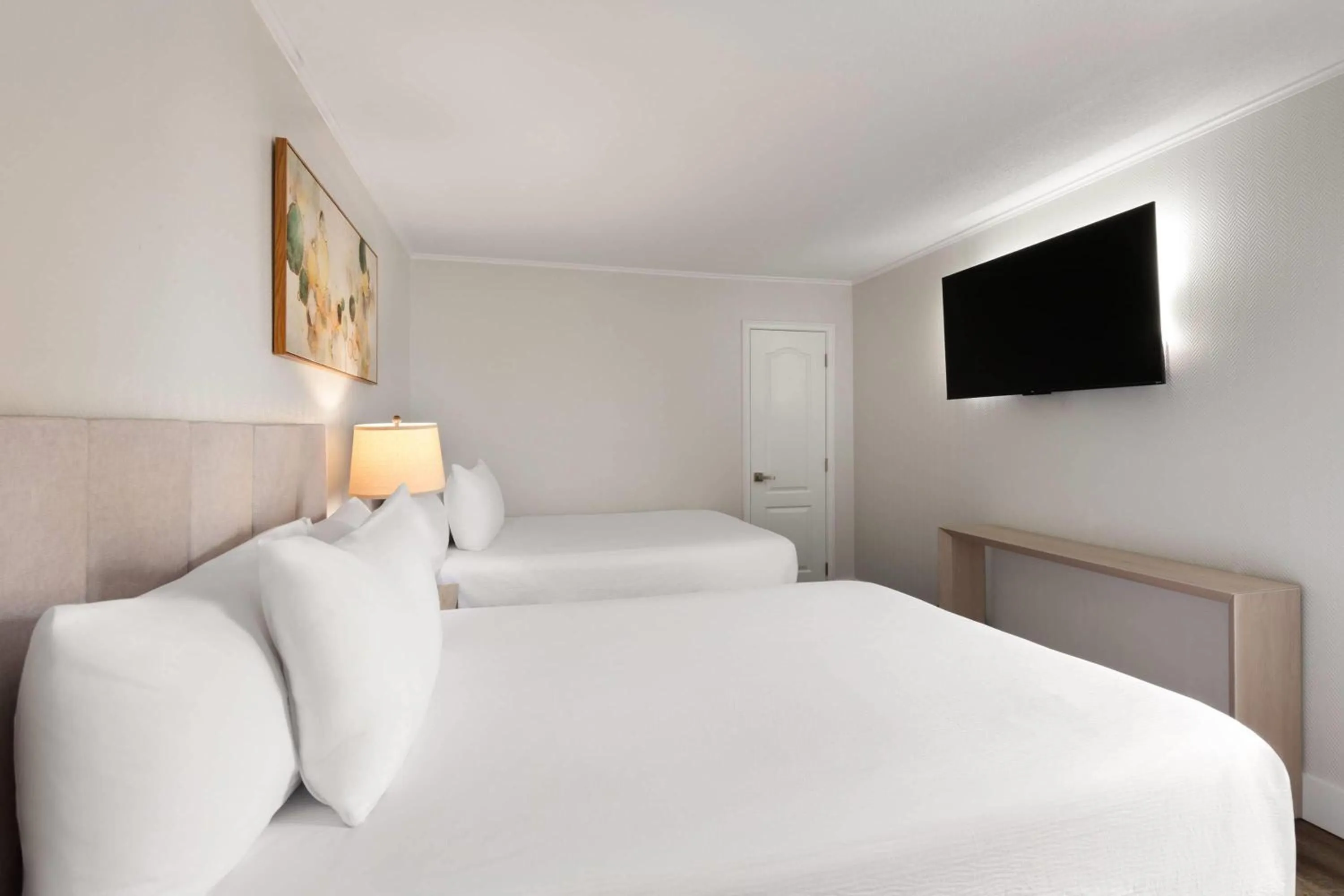 Photo of the whole room, Bed in Wyndham Garden Fort Walton Beach Destin