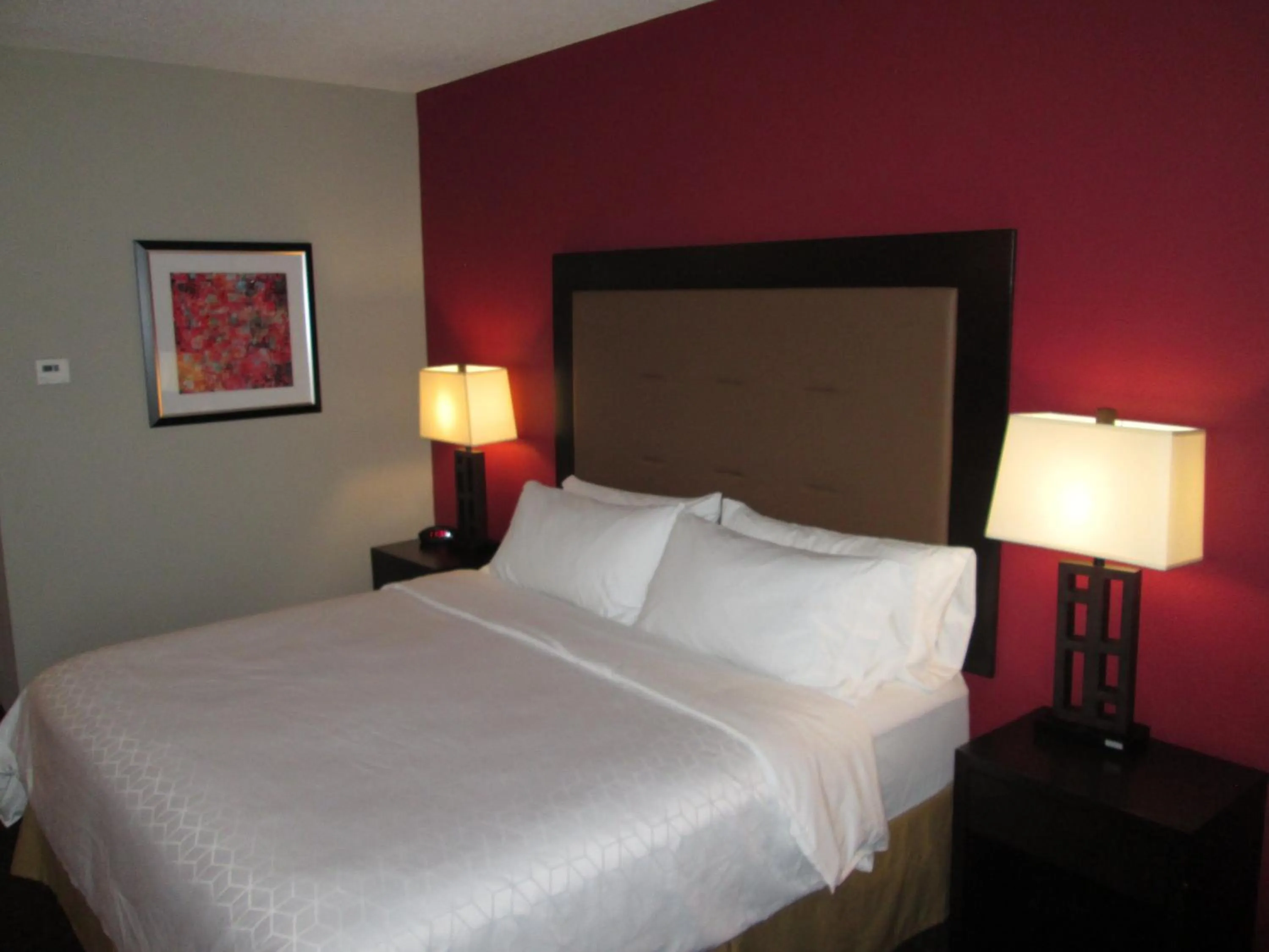 Photo of the whole room, Bed in Holiday Inn Express Cloverdale - Greencastle by IHG