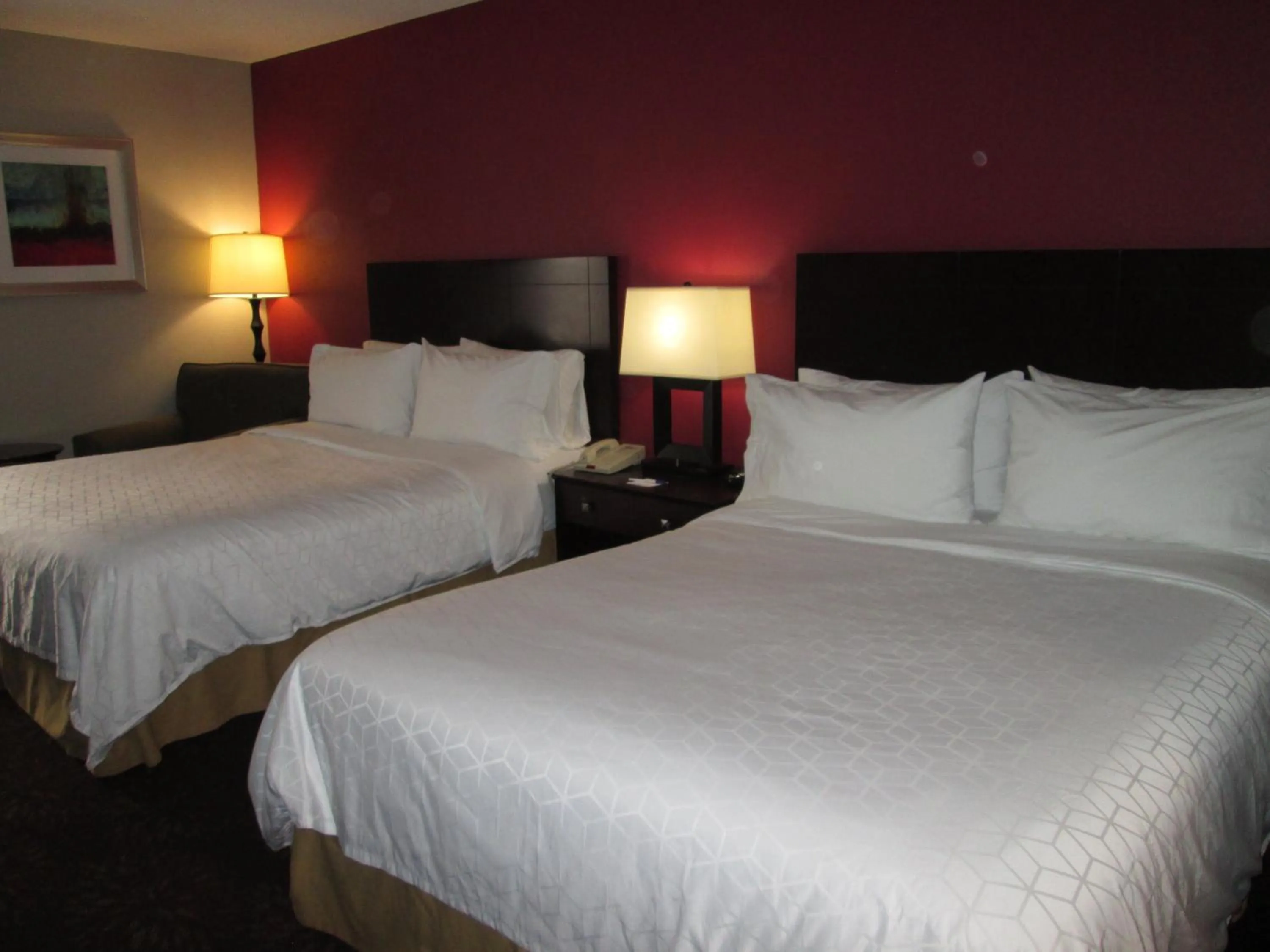 Photo of the whole room, Bed in Holiday Inn Express Cloverdale - Greencastle by IHG