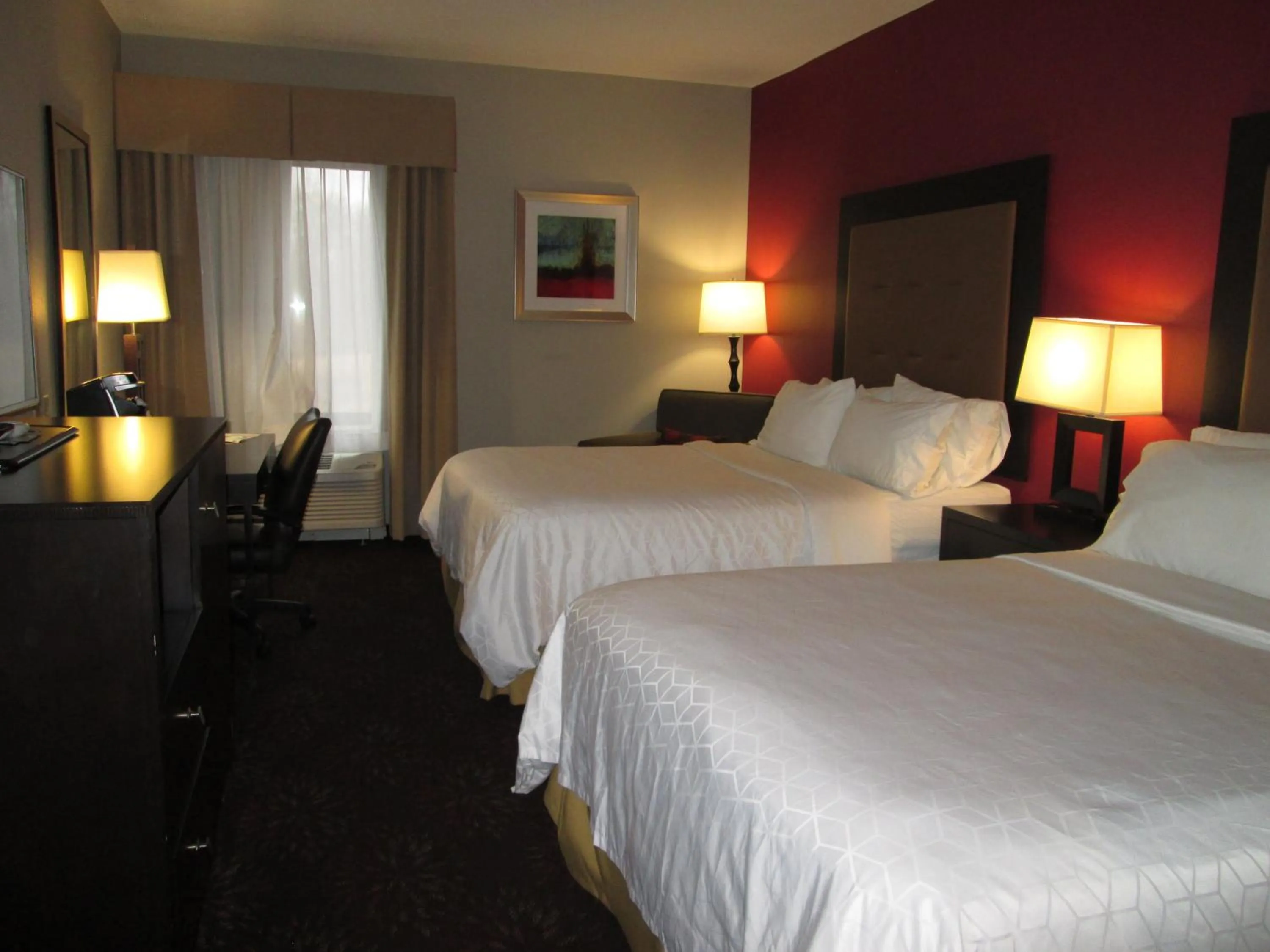 Photo of the whole room, Bed in Holiday Inn Express Cloverdale - Greencastle by IHG
