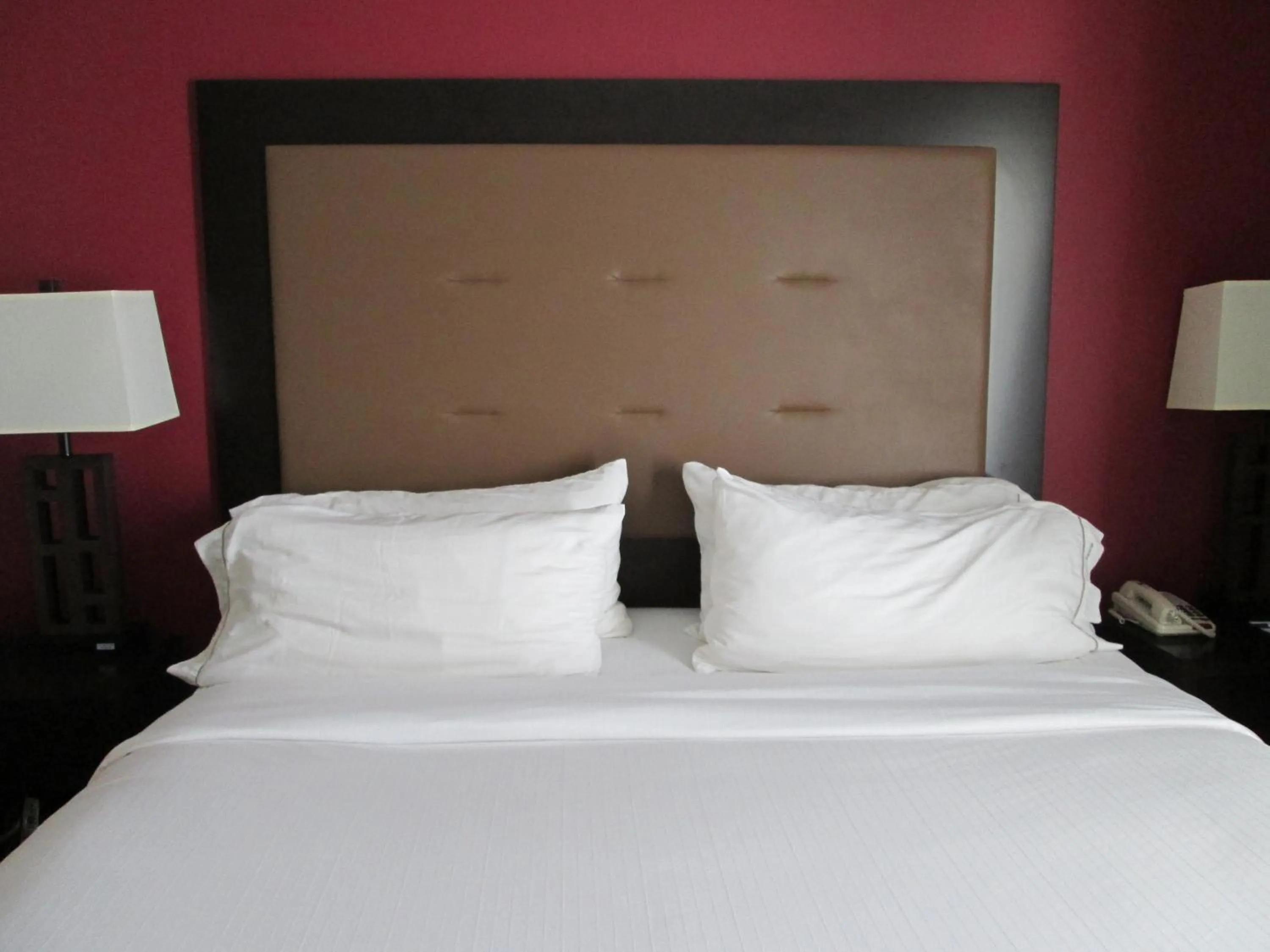 Photo of the whole room, Bed in Holiday Inn Express Cloverdale - Greencastle by IHG