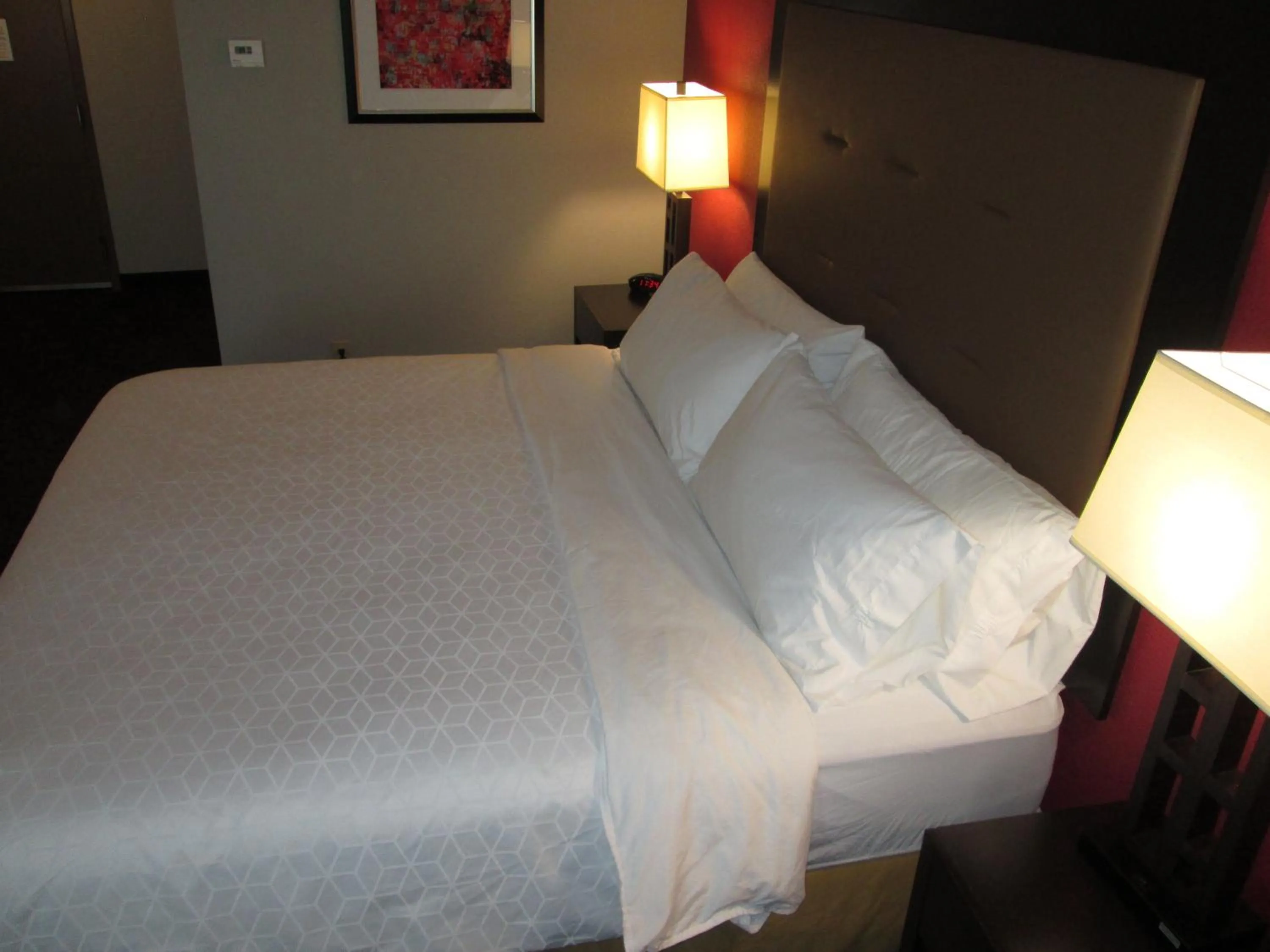 Photo of the whole room, Bed in Holiday Inn Express Cloverdale - Greencastle by IHG