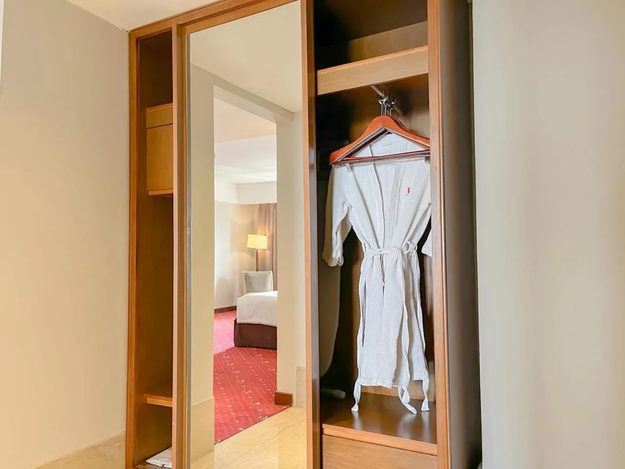 wardrobe, Bed in Swiss-Belhotel Bogor