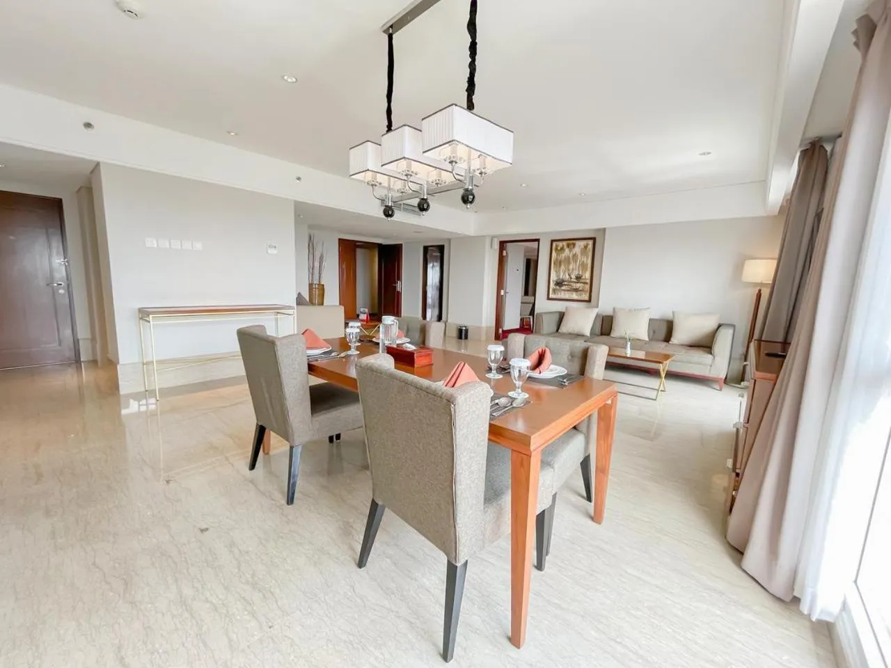 Dining area in Swiss-Belhotel Bogor