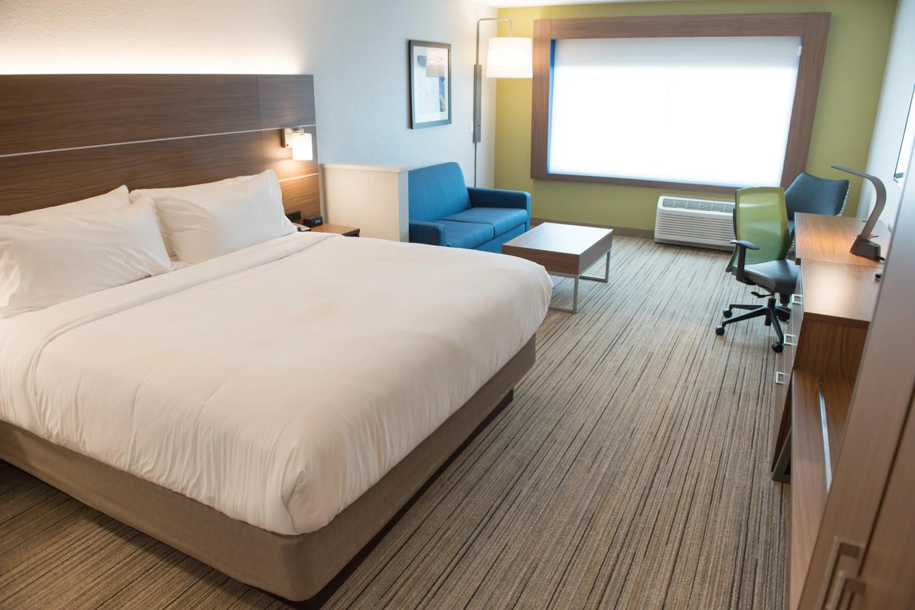 Bedroom, Bed in Holiday Inn Express Hotel & Suites East Lansing by IHG