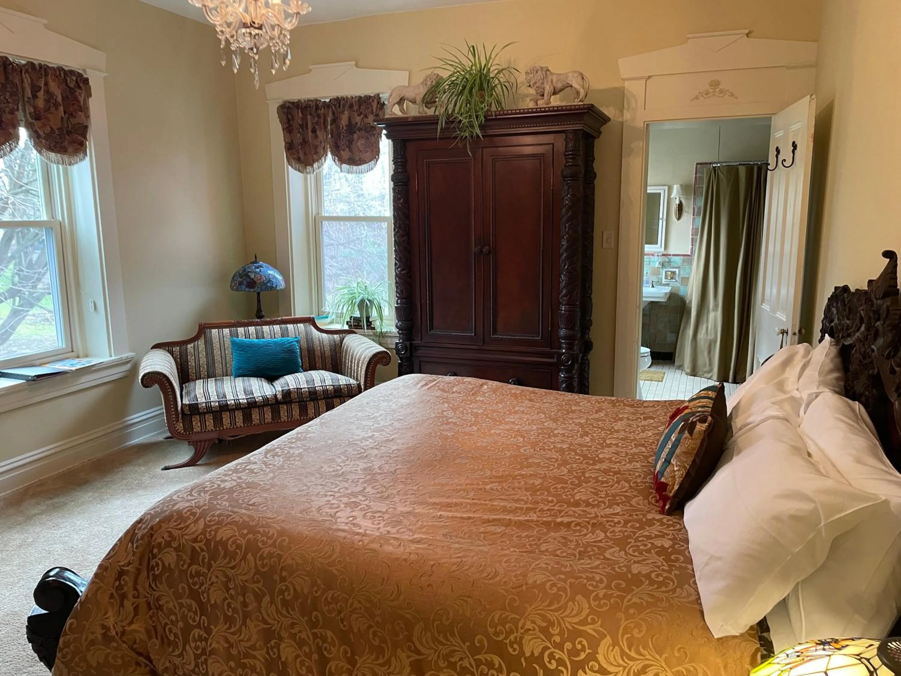 Bed in Hollinger House