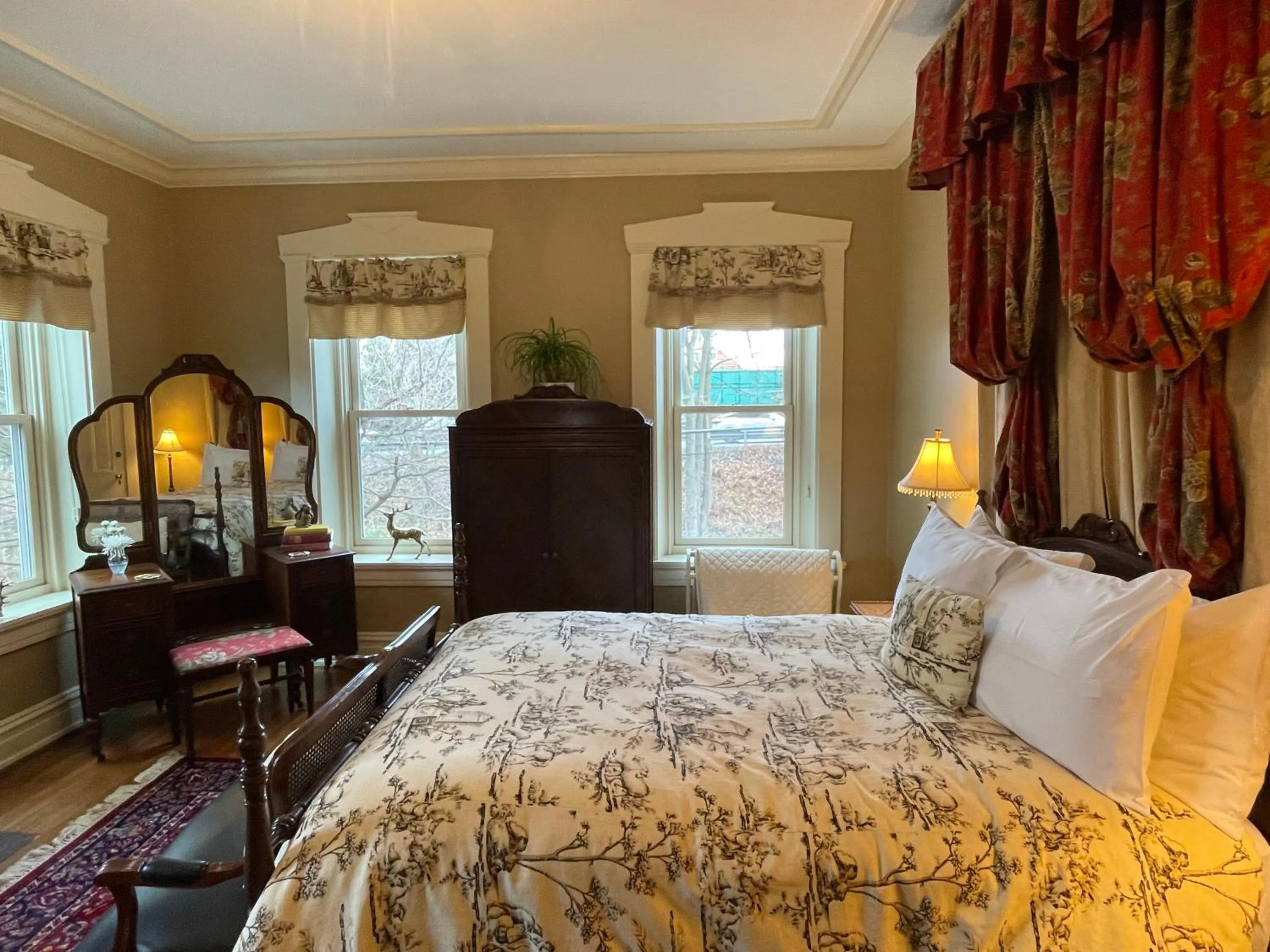 Bed in Hollinger House