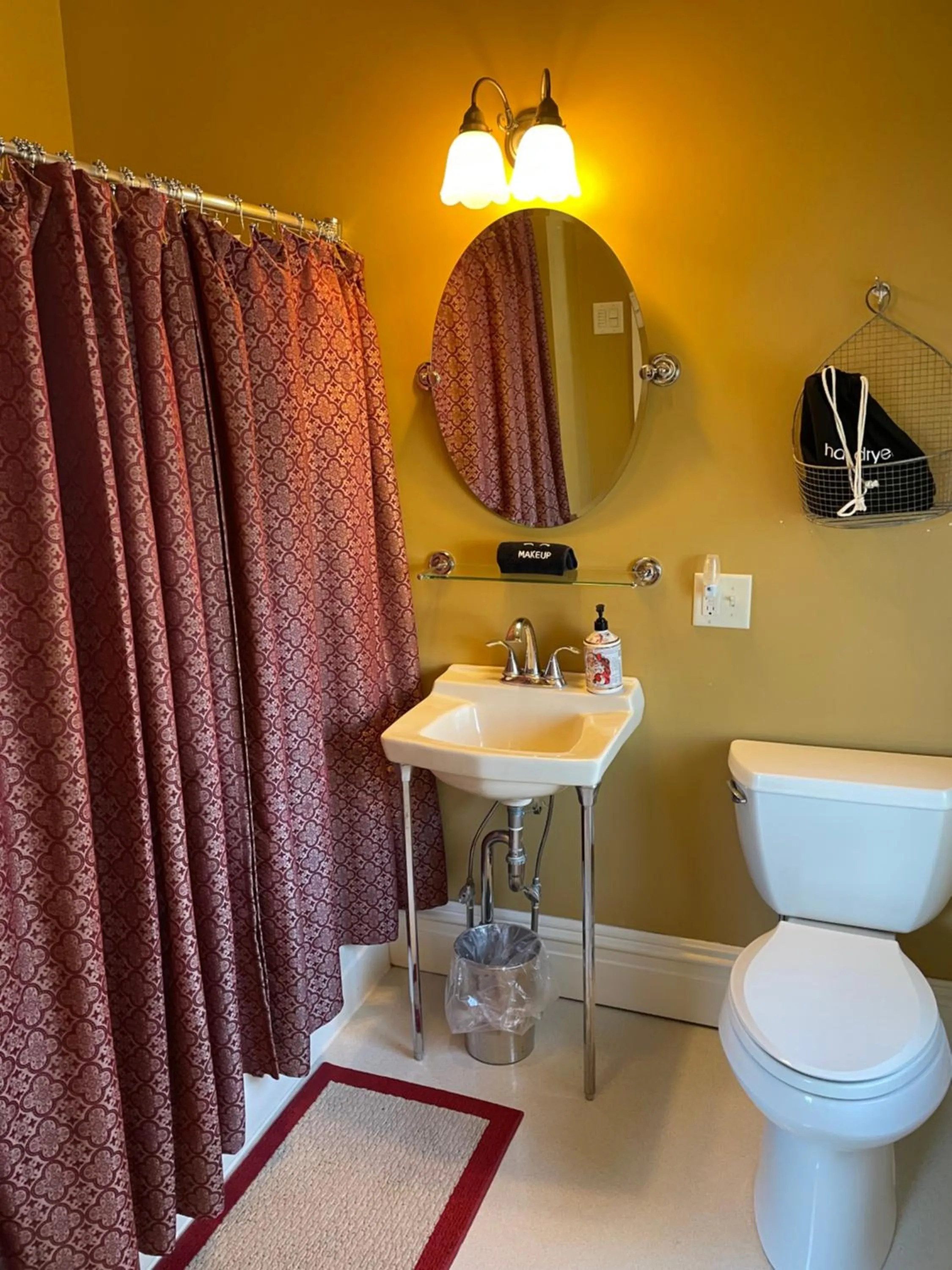 Toilet in Hollinger House