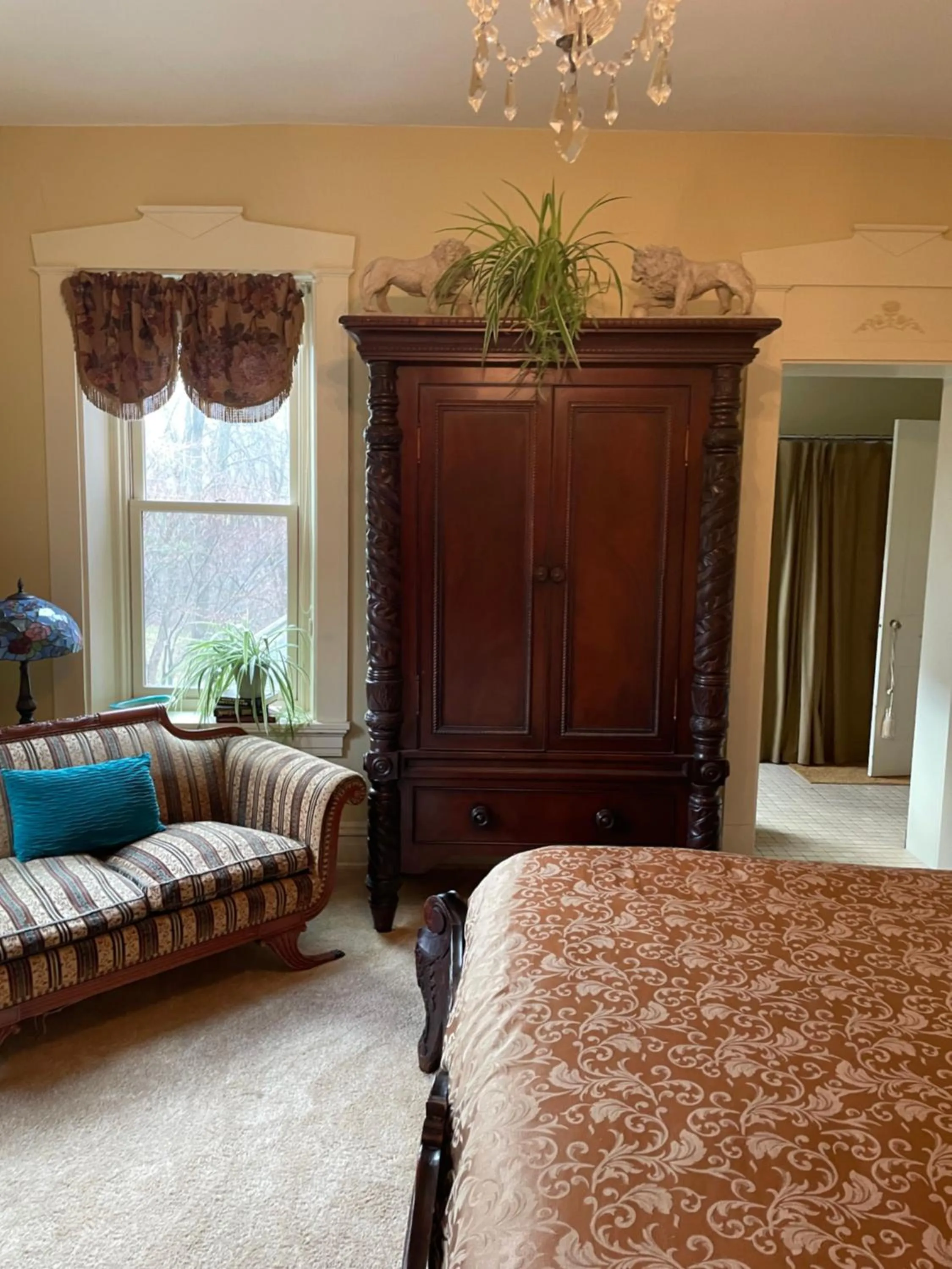 Bed in Hollinger House