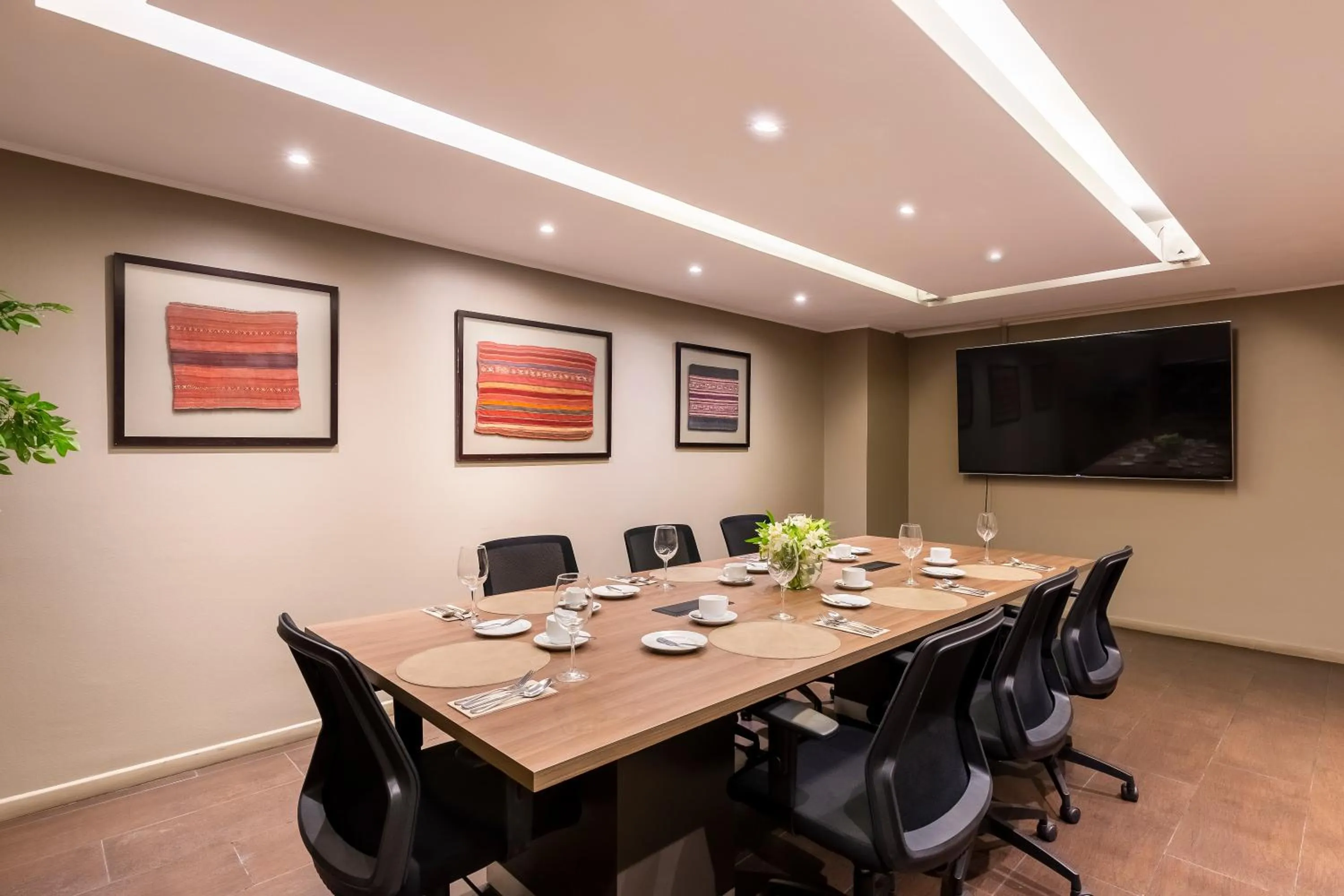 Business facilities in Rugendas Hotel Boutique by Time Hotel & Apartments