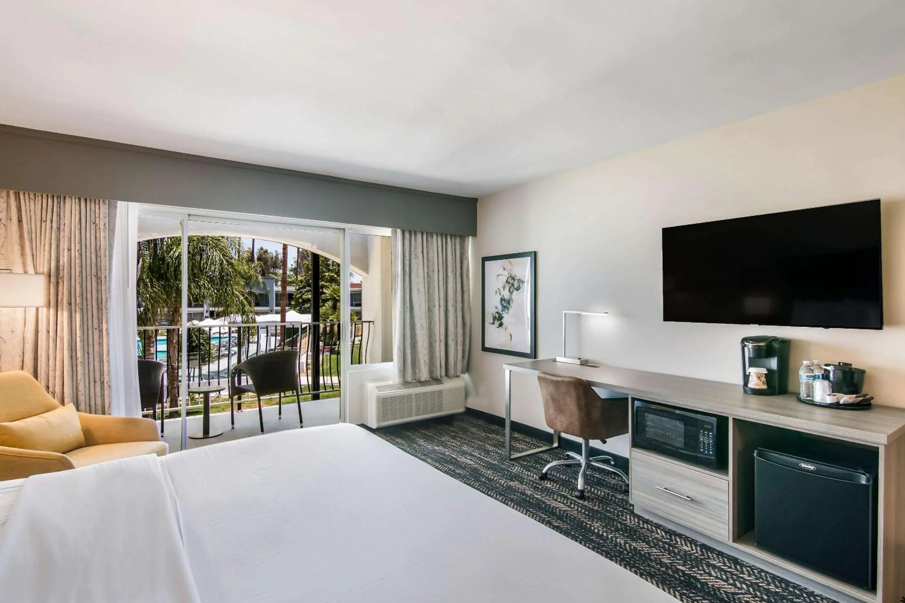 Bedroom, Bed in Hourglass Hotel, an Ascend Collection Hotel