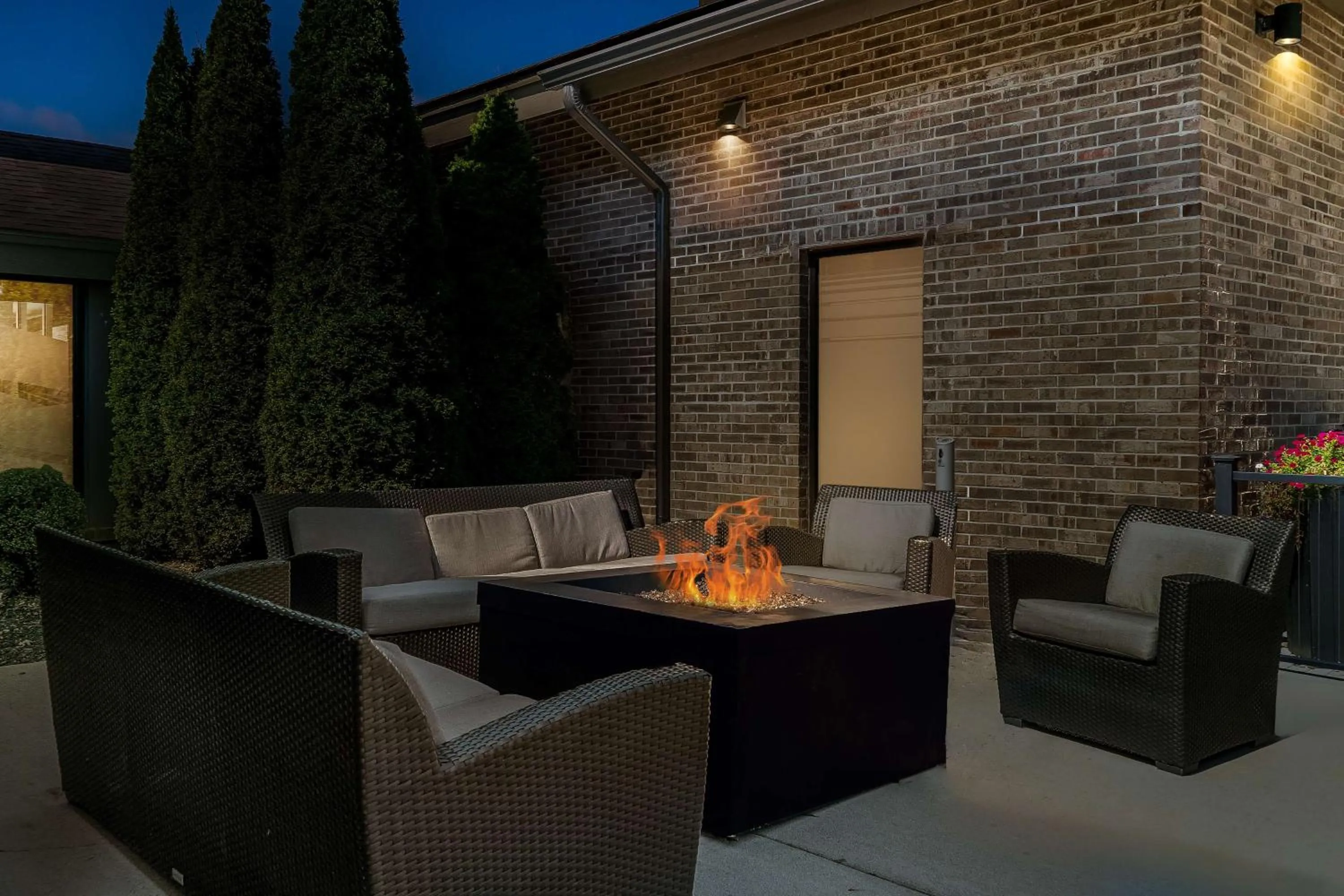 Property building in Best Western Okemos/East Lansing Hotel & Suites