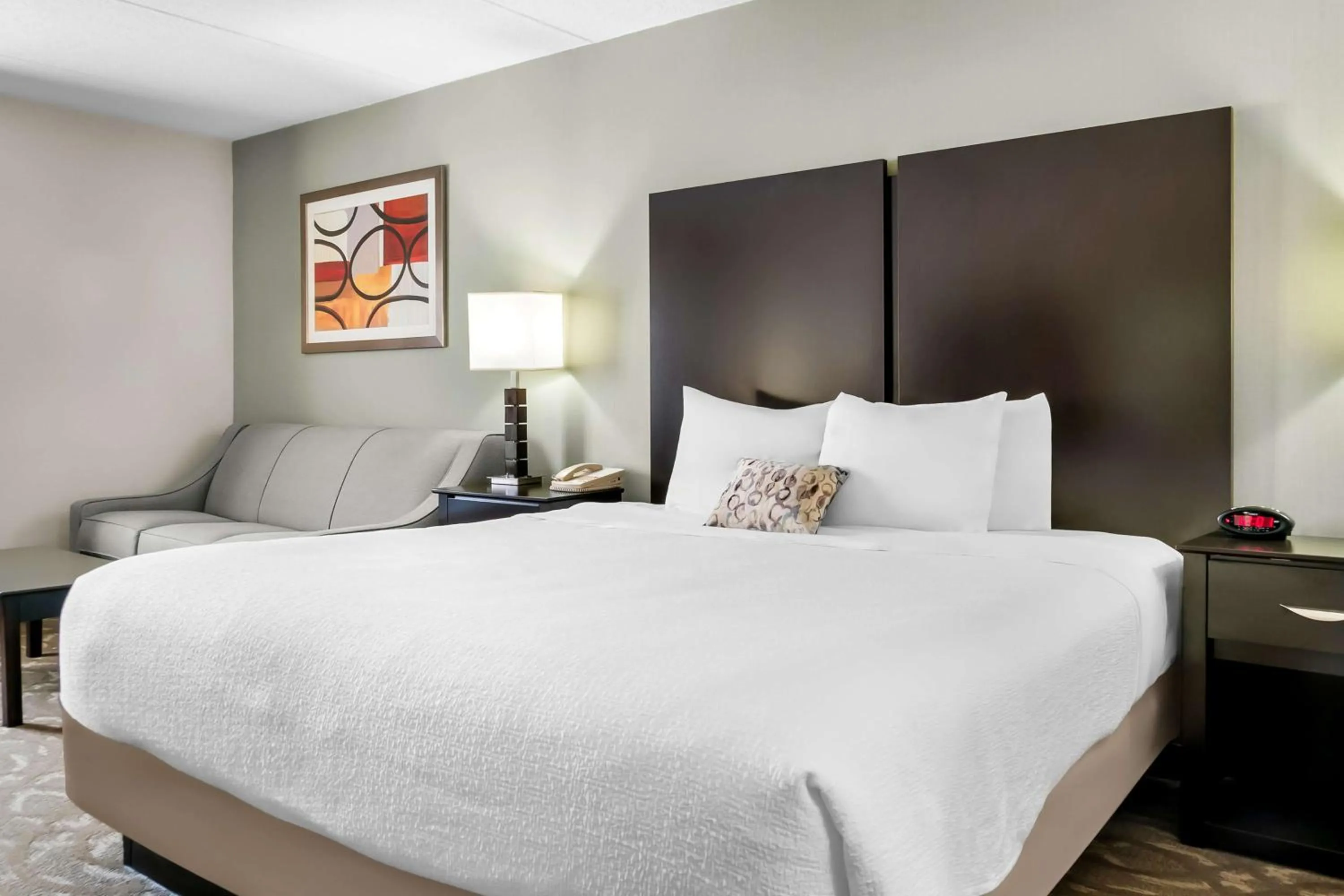 Bedroom, Bed in Best Western Okemos/East Lansing Hotel & Suites