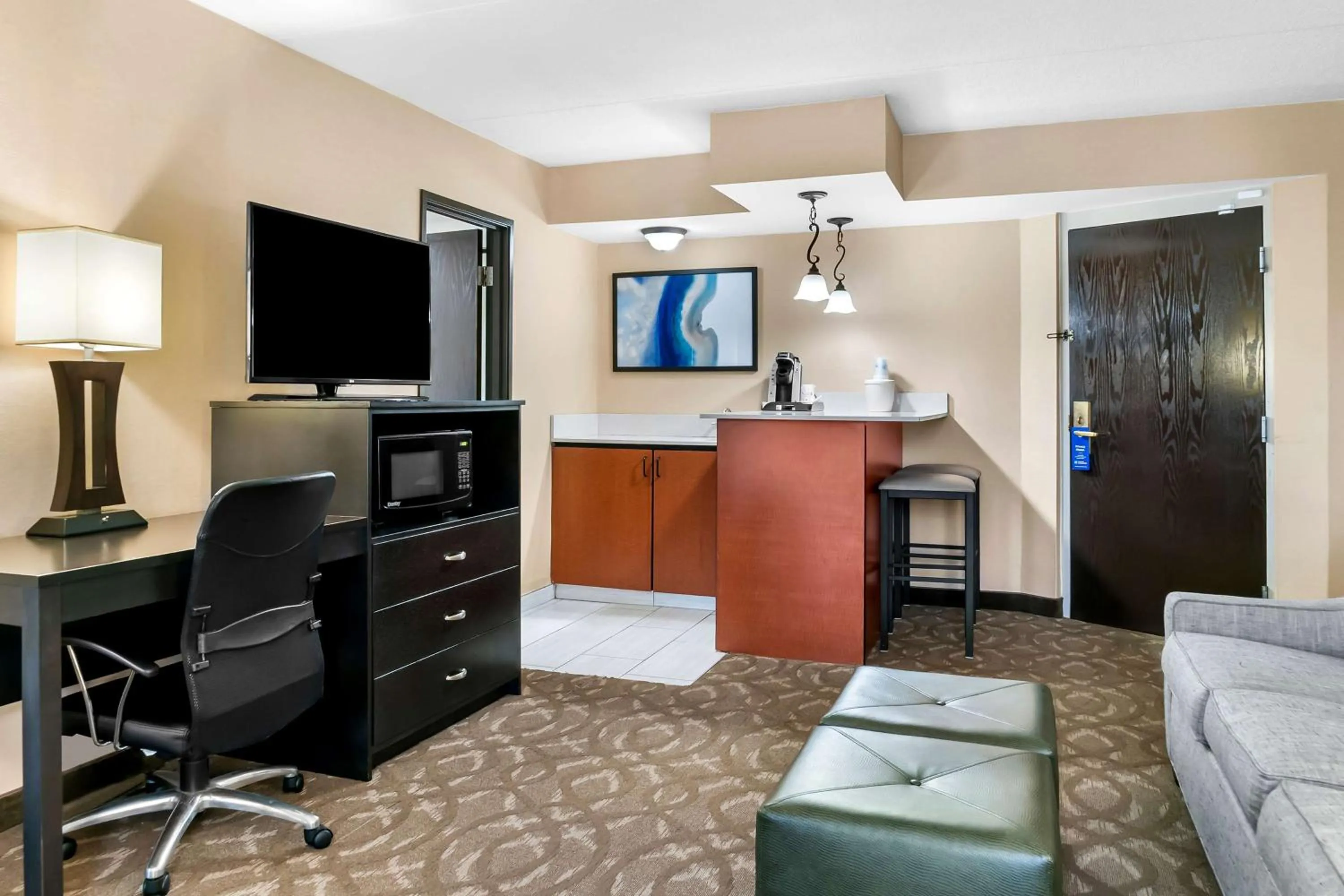Photo of the whole room in Best Western Okemos/East Lansing Hotel & Suites