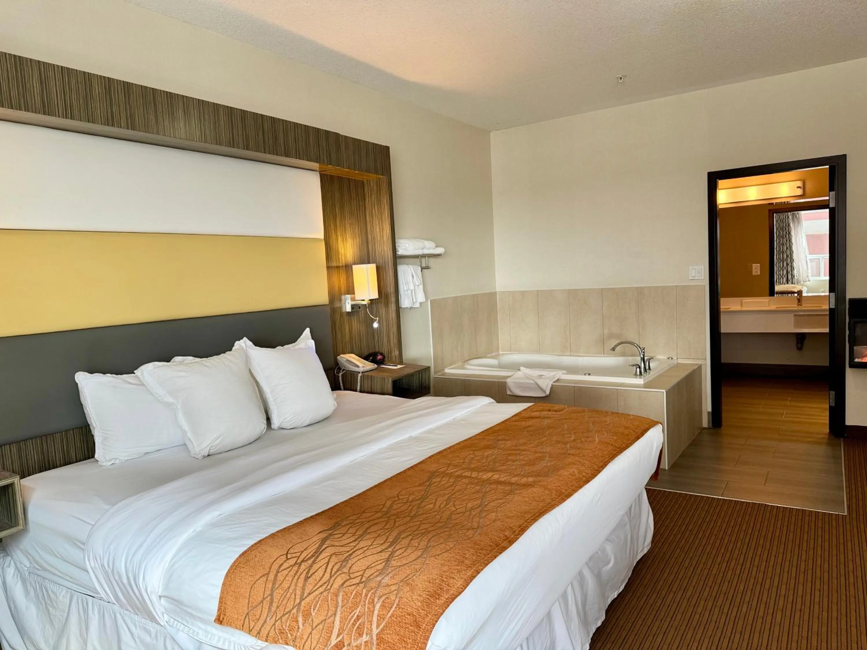 Living room, Bed in Southfort Inn