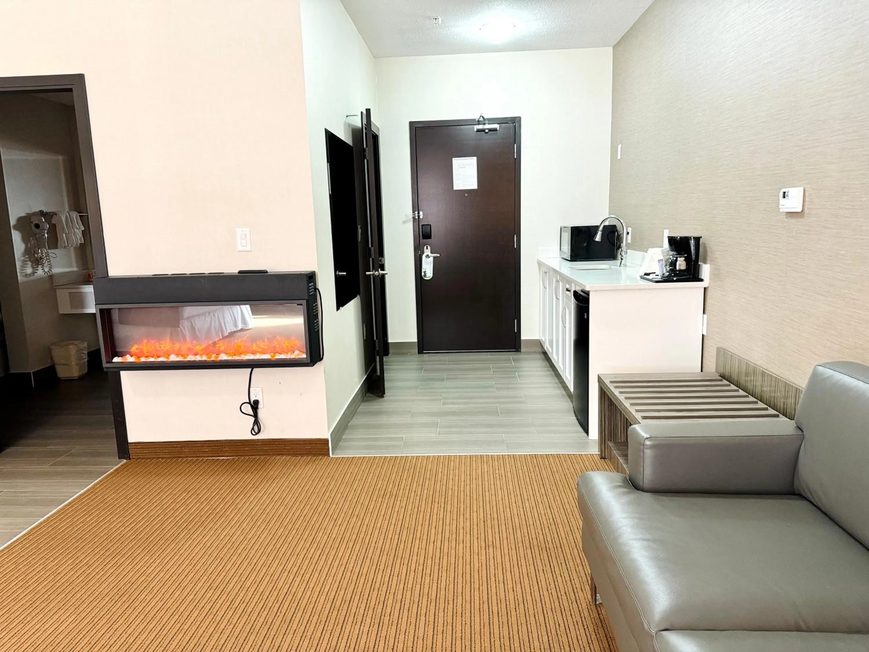 Kitchen or kitchenette in Southfort Inn