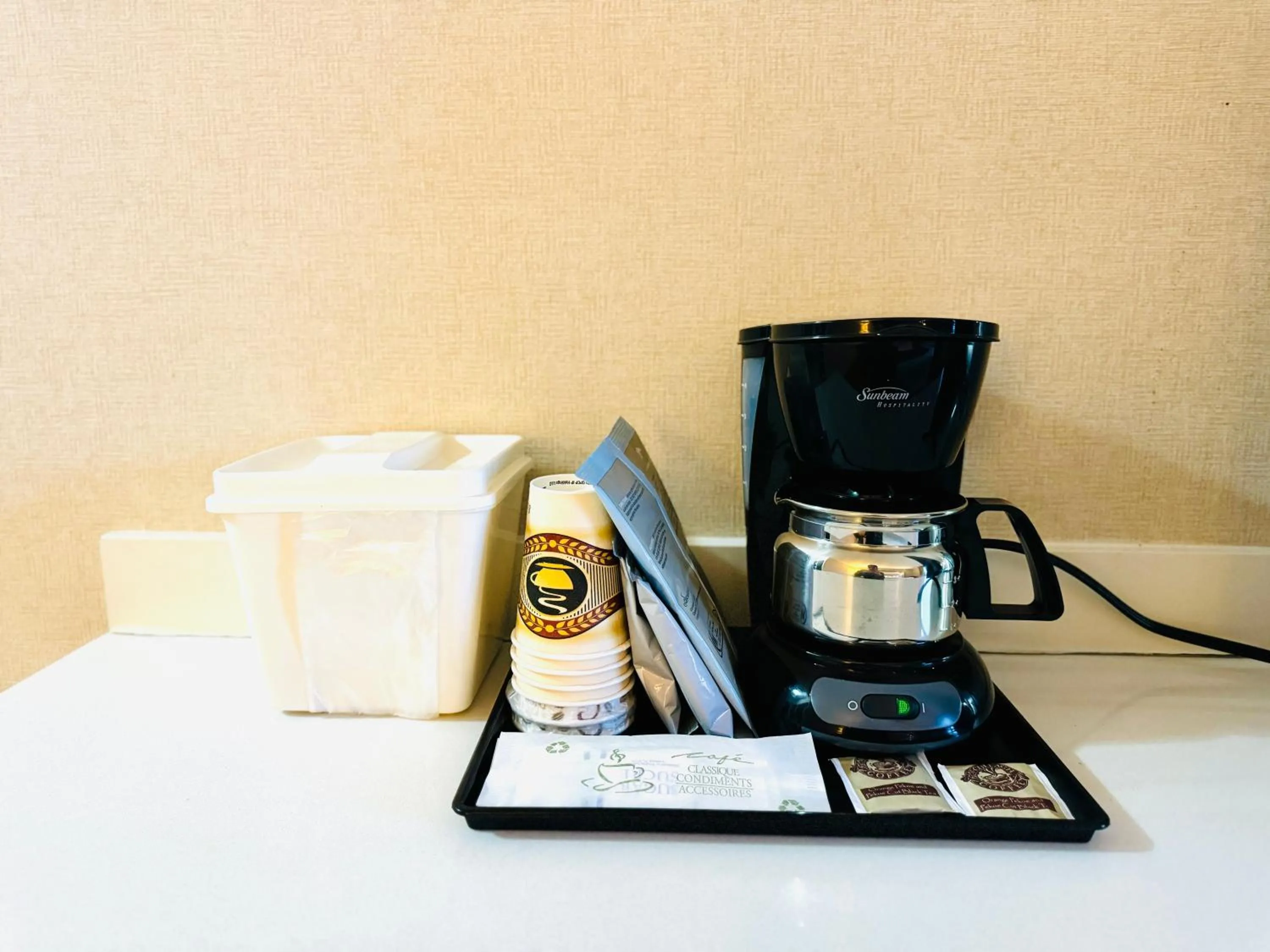 Coffee/tea facilities in Southfort Inn