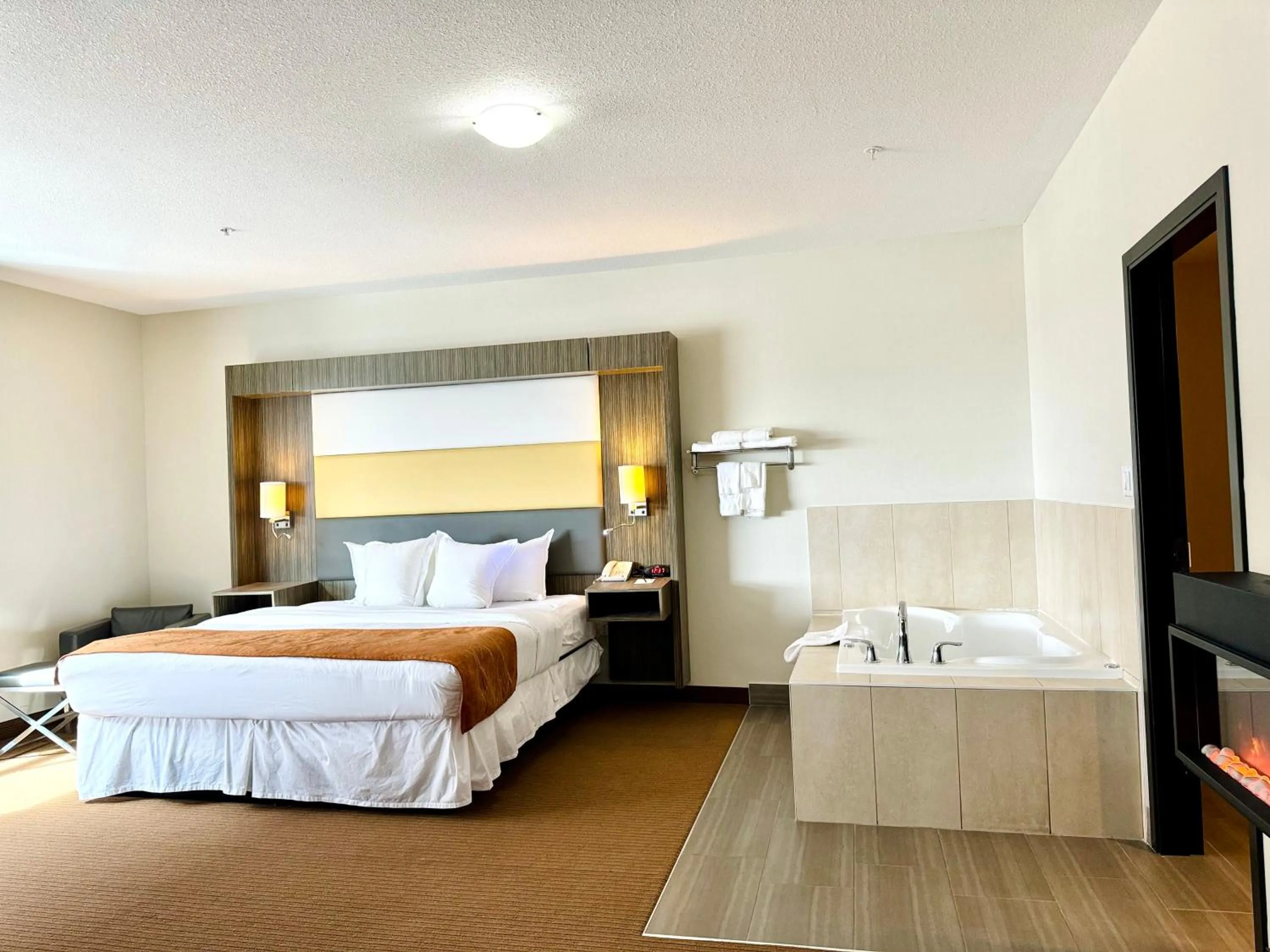 Bed in Southfort Inn