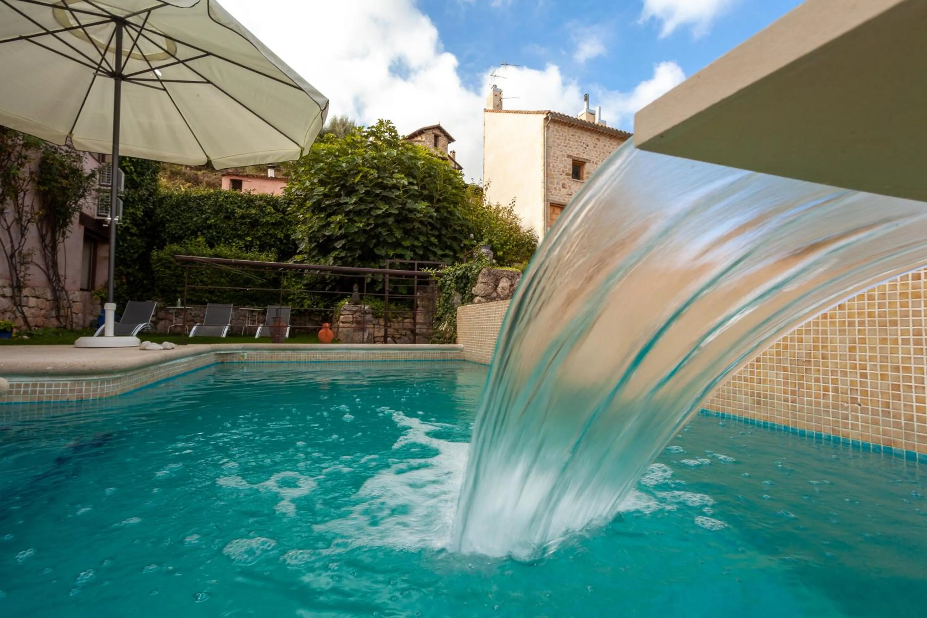 Swimming pool in Hotel Cardamomo Sigüenza