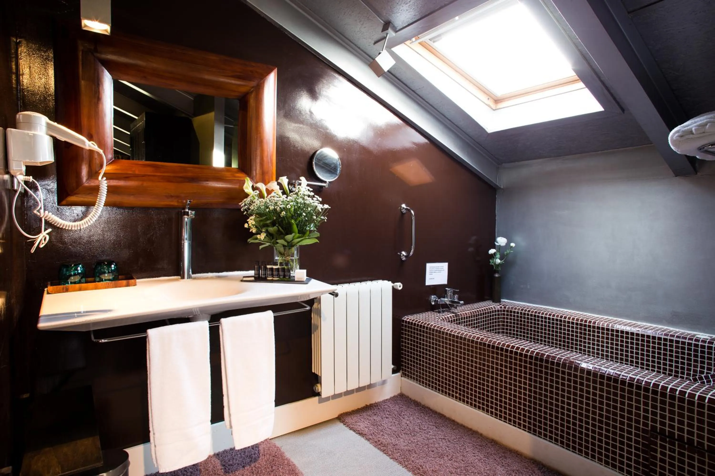 Hot Tub in Hotel Cardamomo Sigüenza