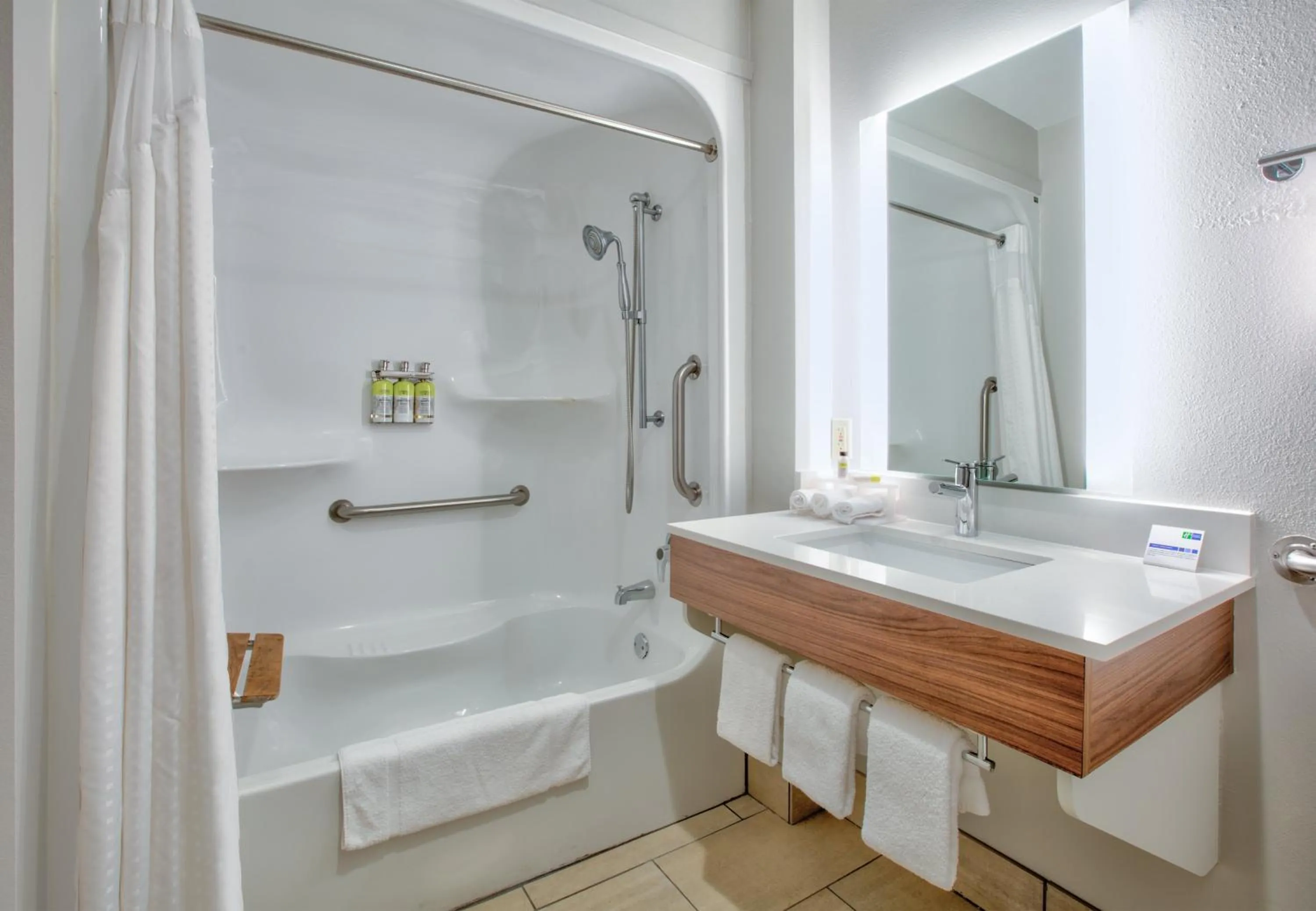 Photo of the whole room in Holiday Inn Express - Hope by IHG