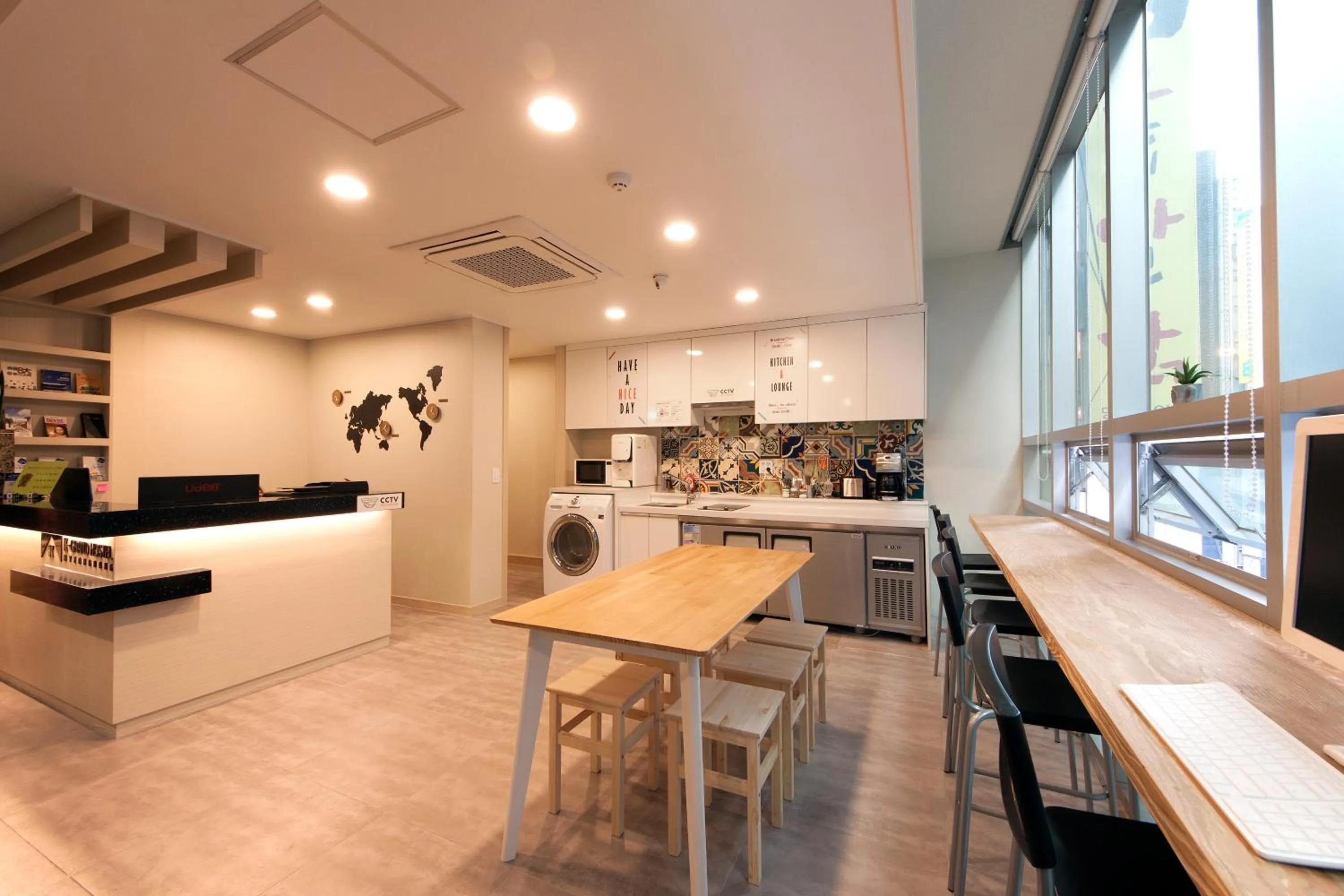 Communal lounge/ TV room in OYO Hostel Myeongdong 1