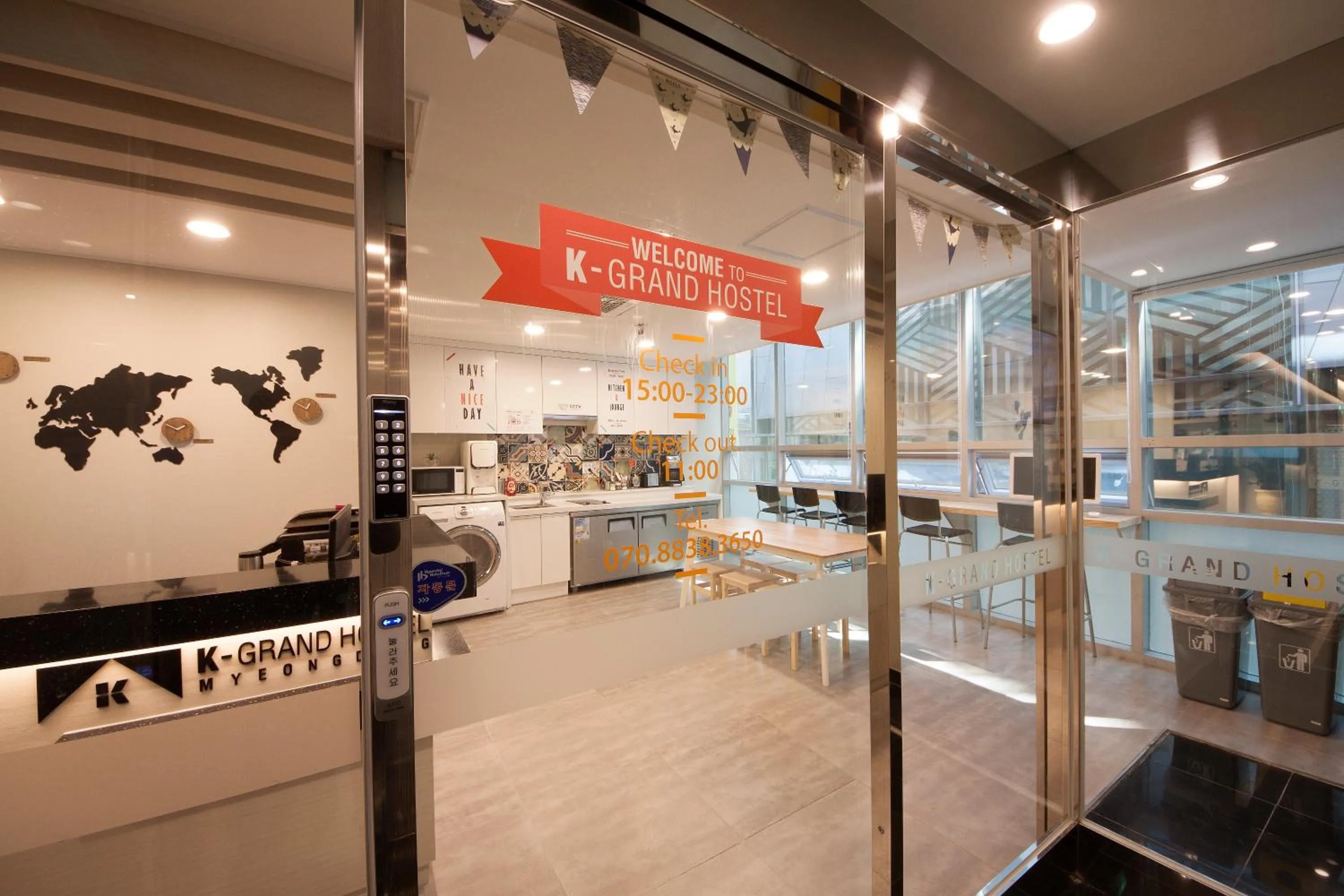 Communal lounge/ TV room in OYO Hostel Myeongdong 1