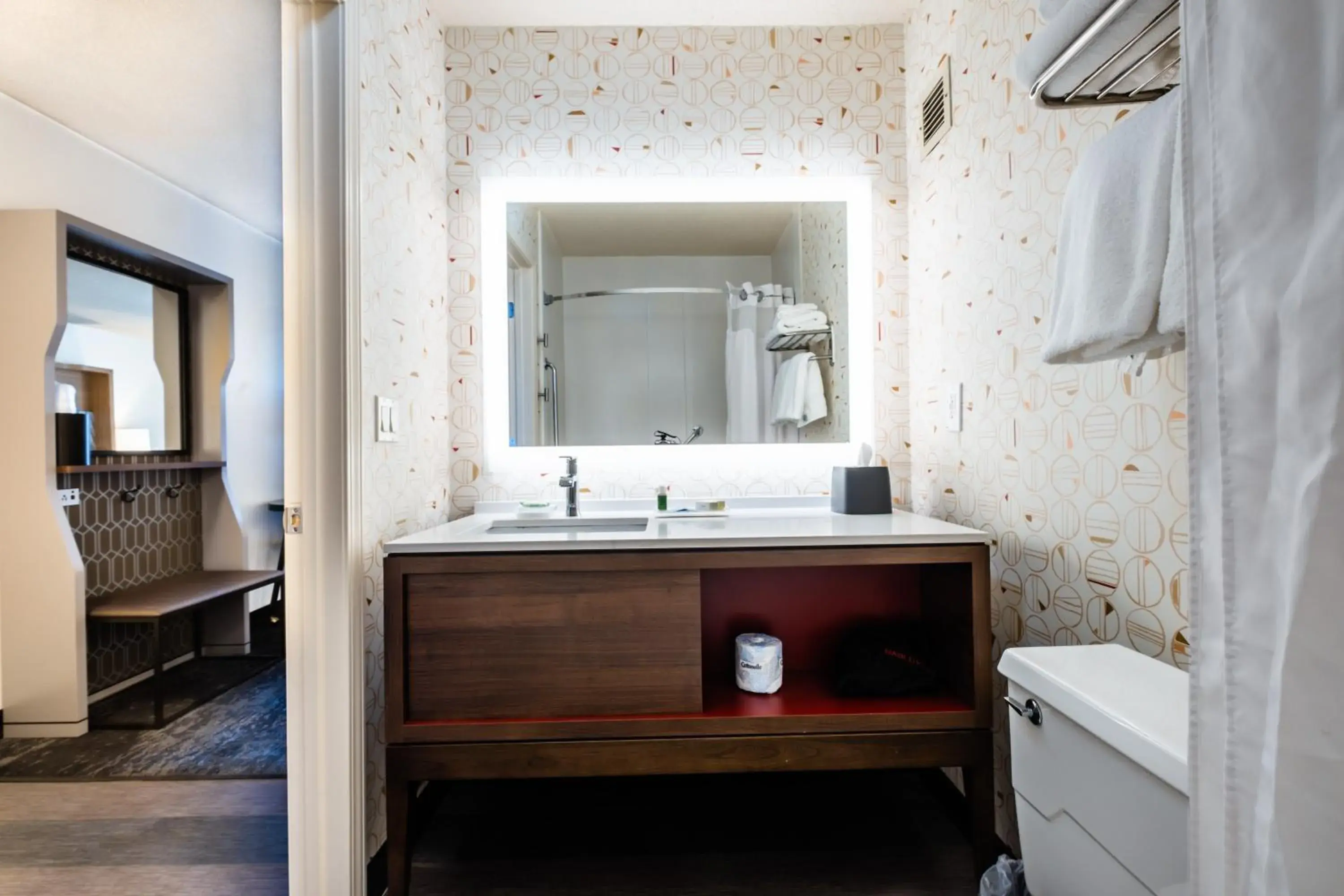 Standard King Room with Balcony and River View in Holiday Inn Grand Haven-Spring Lake by IHG Standard King Room with Balcony and River View in Holiday Inn Grand Haven-Spring Lake by IHG