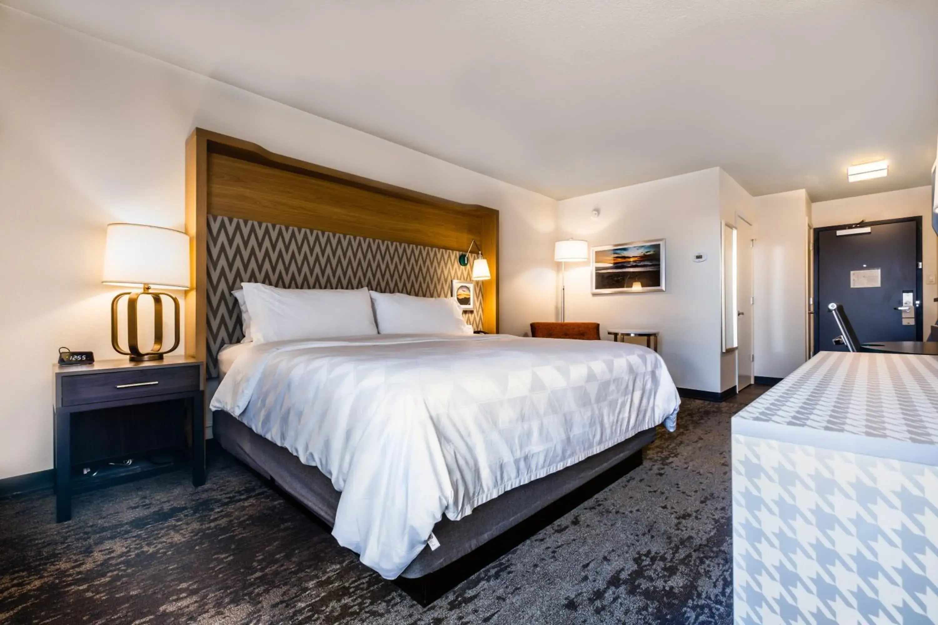 Standard King Room with Balcony and River View in Holiday Inn Grand Haven-Spring Lake by IHG Standard King Room with Balcony and River View in Holiday Inn Grand Haven-Spring Lake by IHG