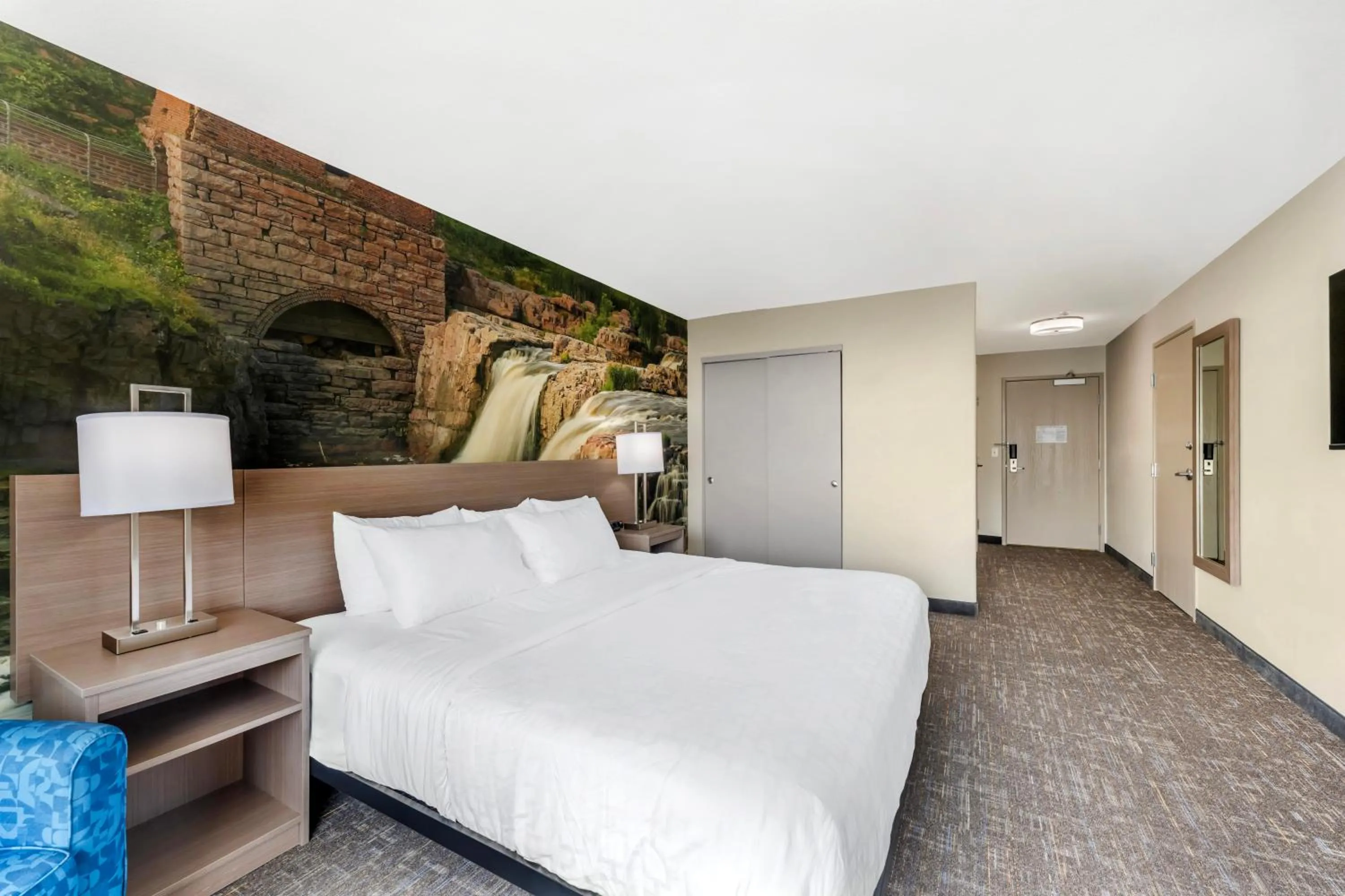 Bedroom, Bed in Clarion Pointe Sioux Falls Airport