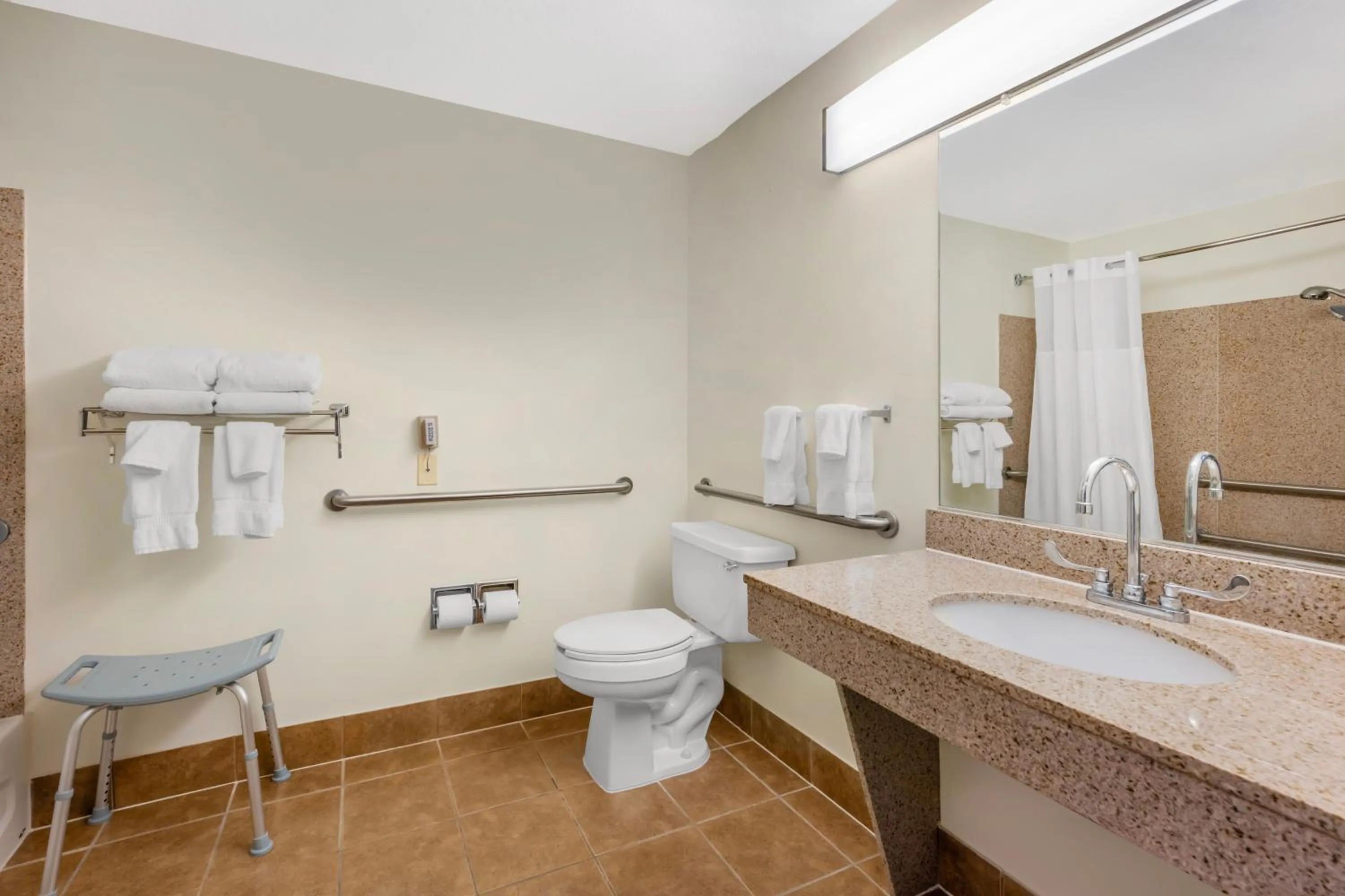 Shower in Clarion Pointe Sioux Falls Airport