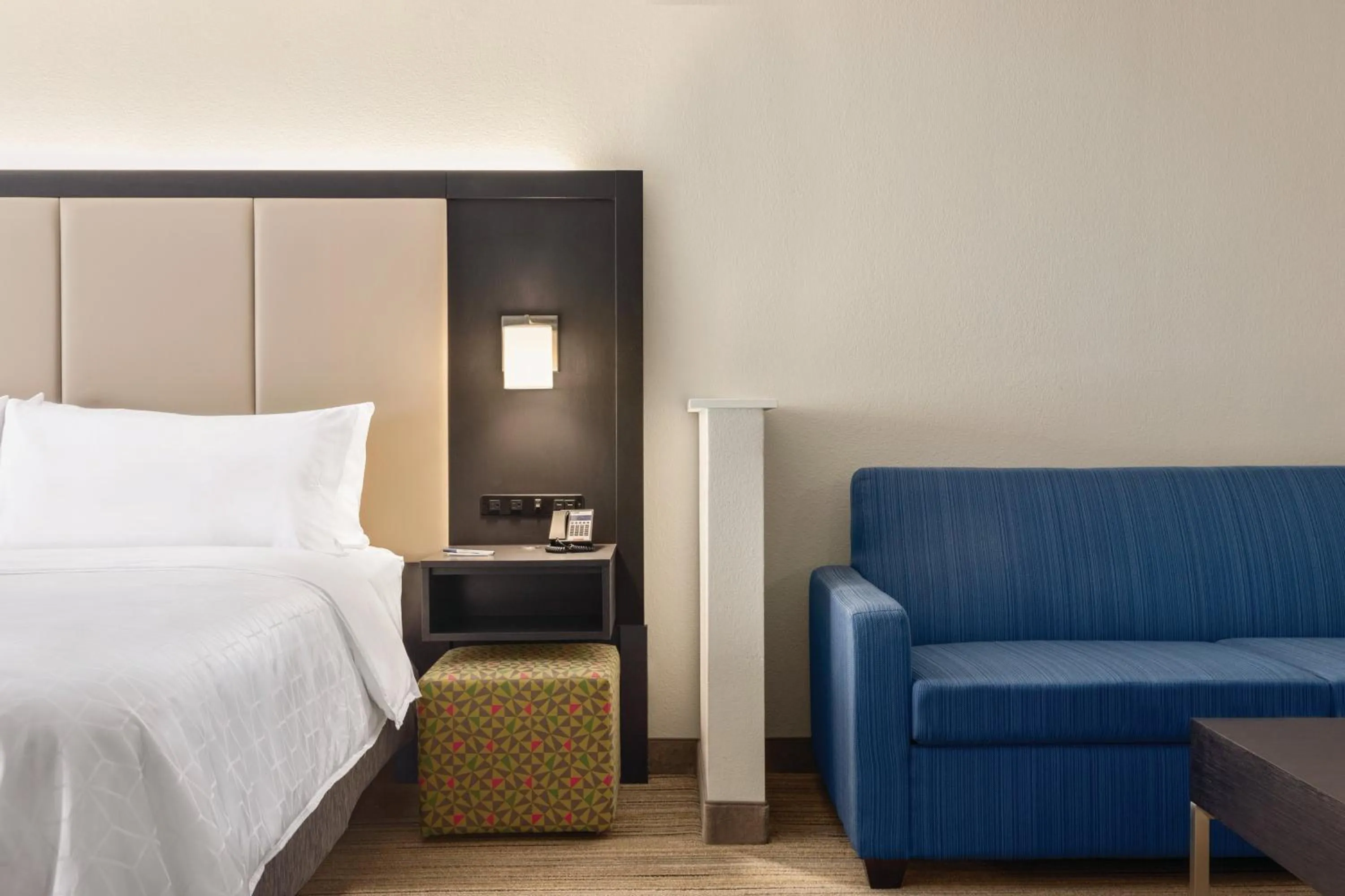 Photo of the whole room, Bed in Holiday Inn Express Hotel & Suites Lawton-Fort Sill by IHG
