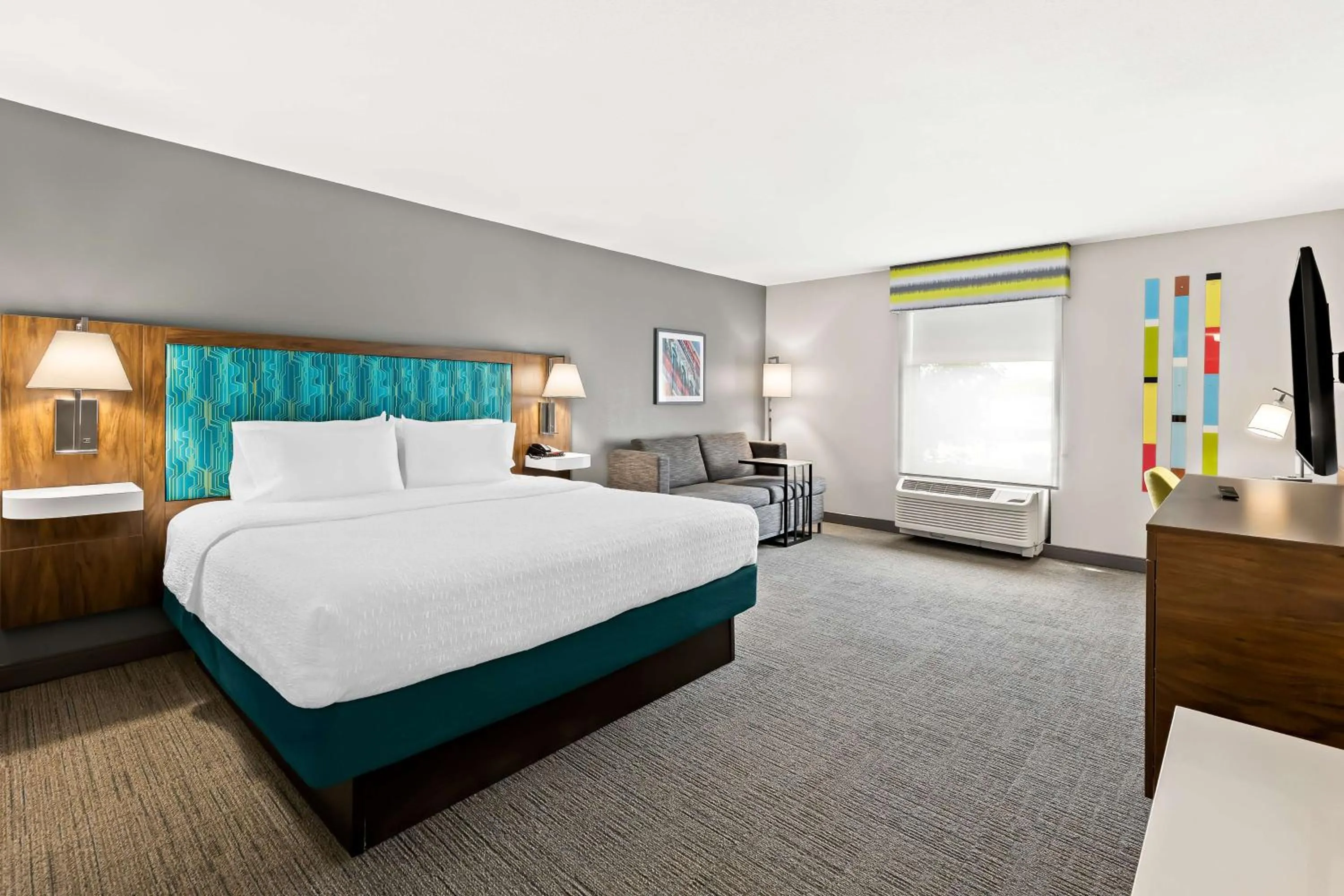 Living room, Bed in Hampton Inn & Suites Canton