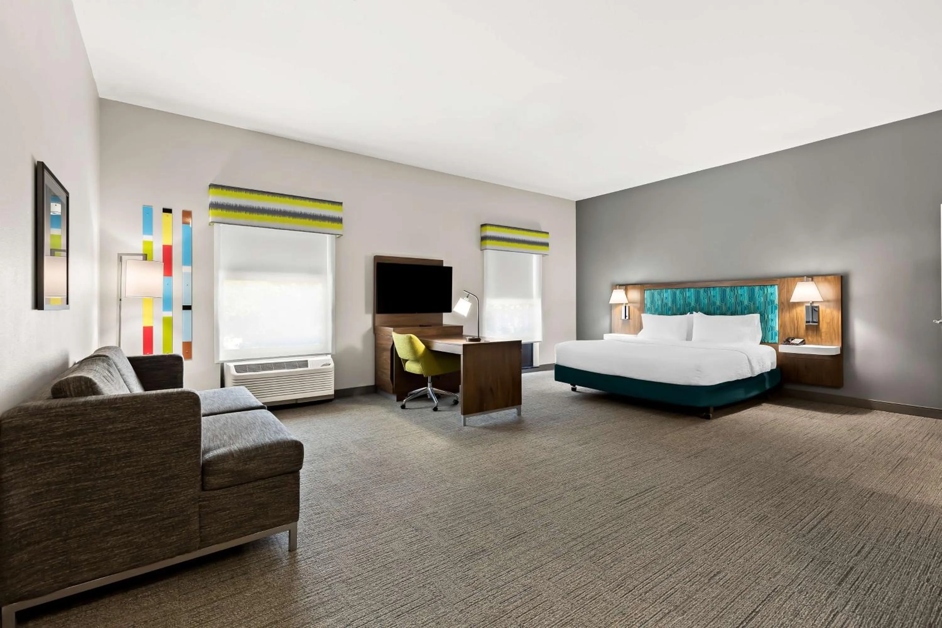 Living room, Bed in Hampton Inn & Suites Canton