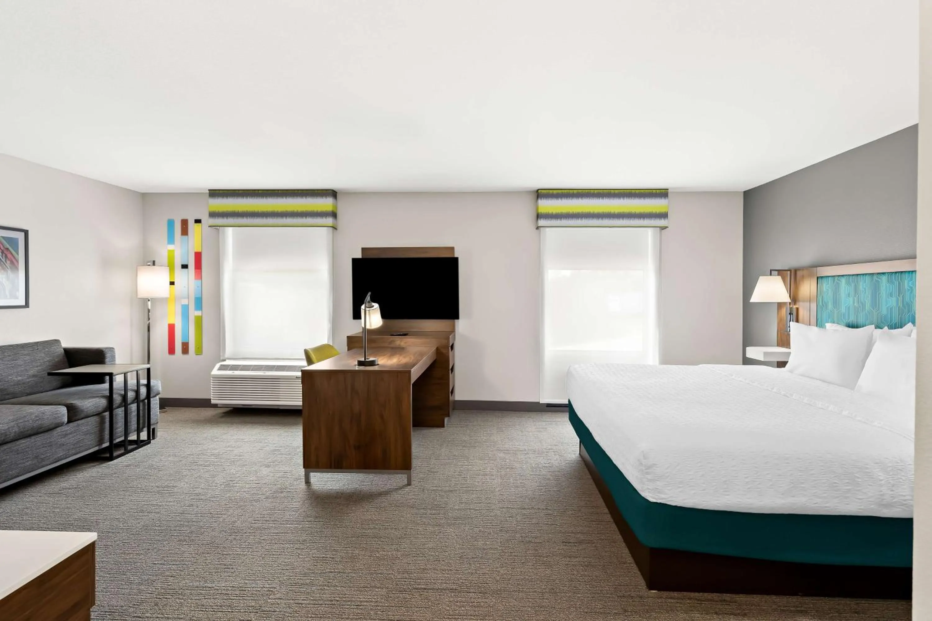 Living room, Bed in Hampton Inn & Suites Canton