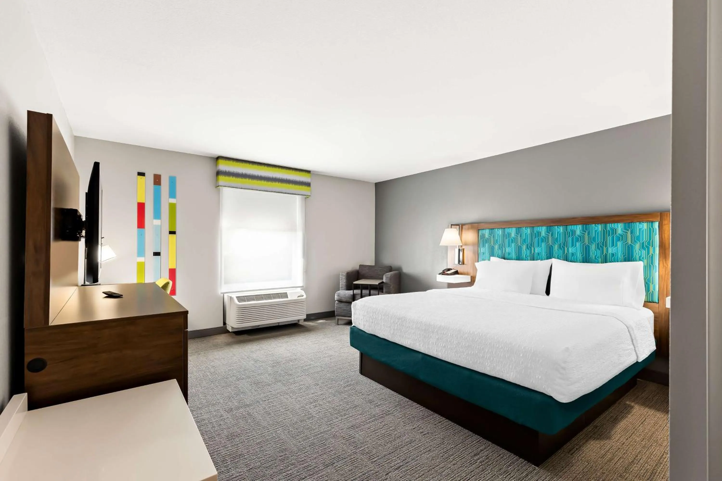 Bed in Hampton Inn & Suites Canton