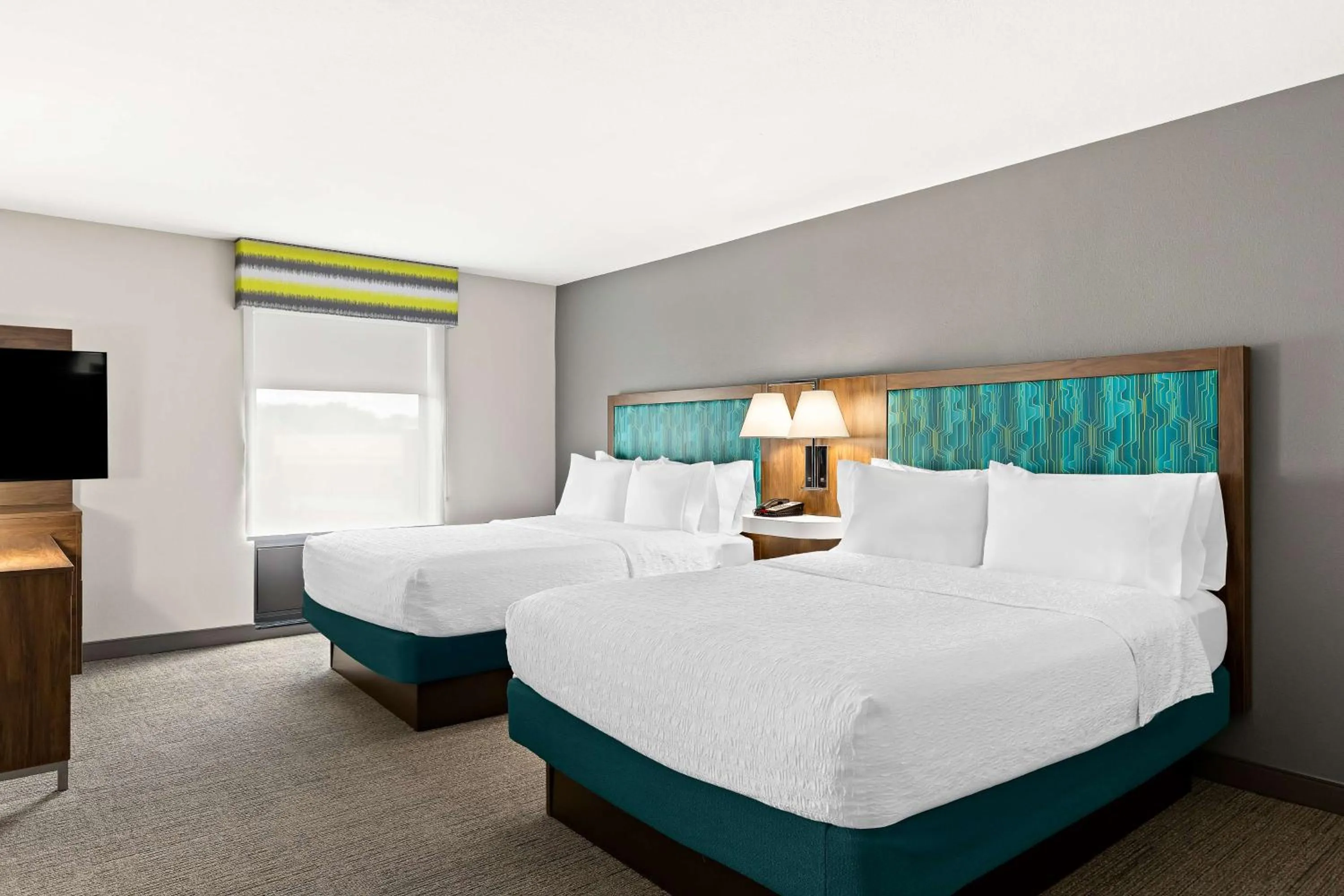 Bed in Hampton Inn & Suites Canton