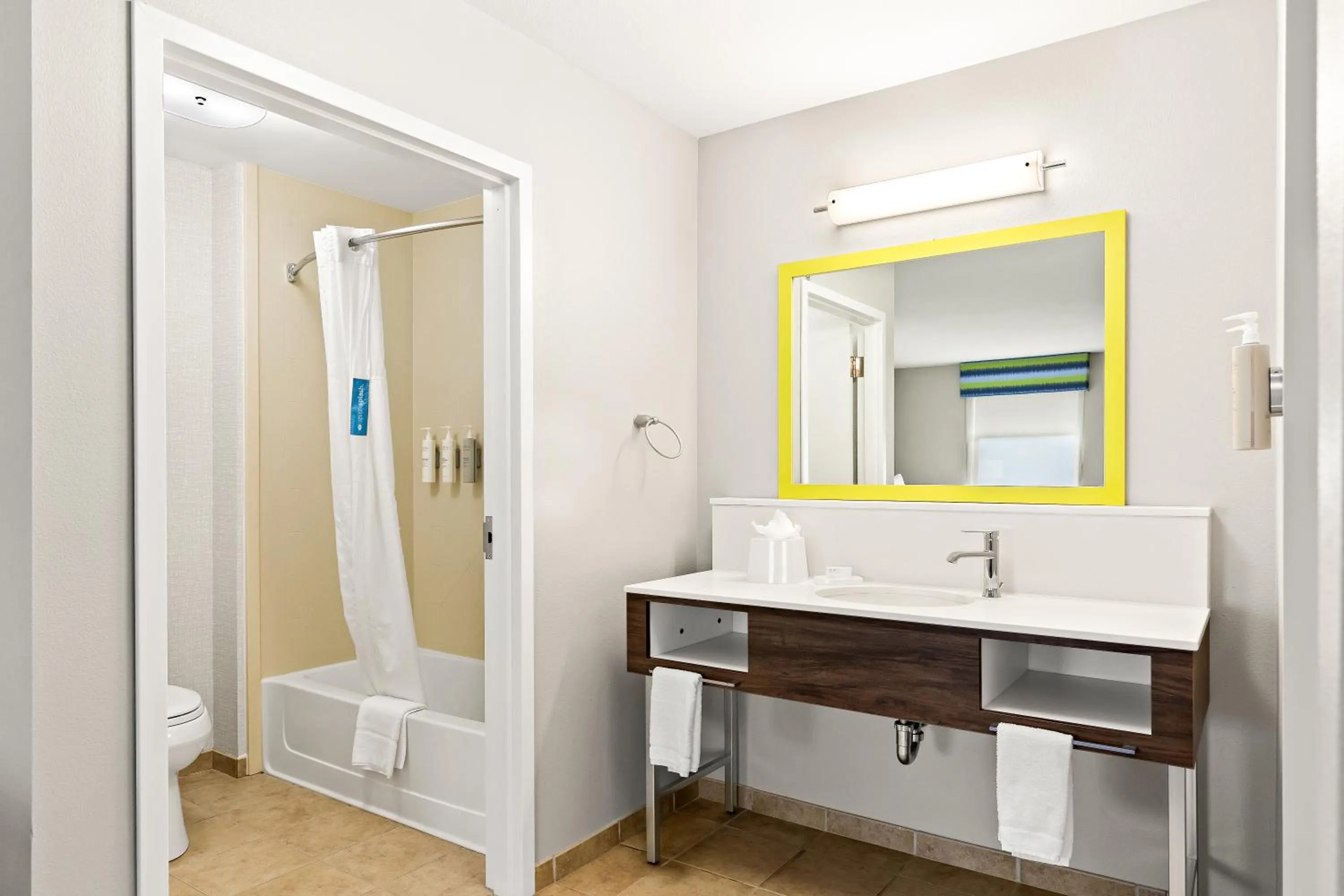 Hampton Inn & Suites Canton