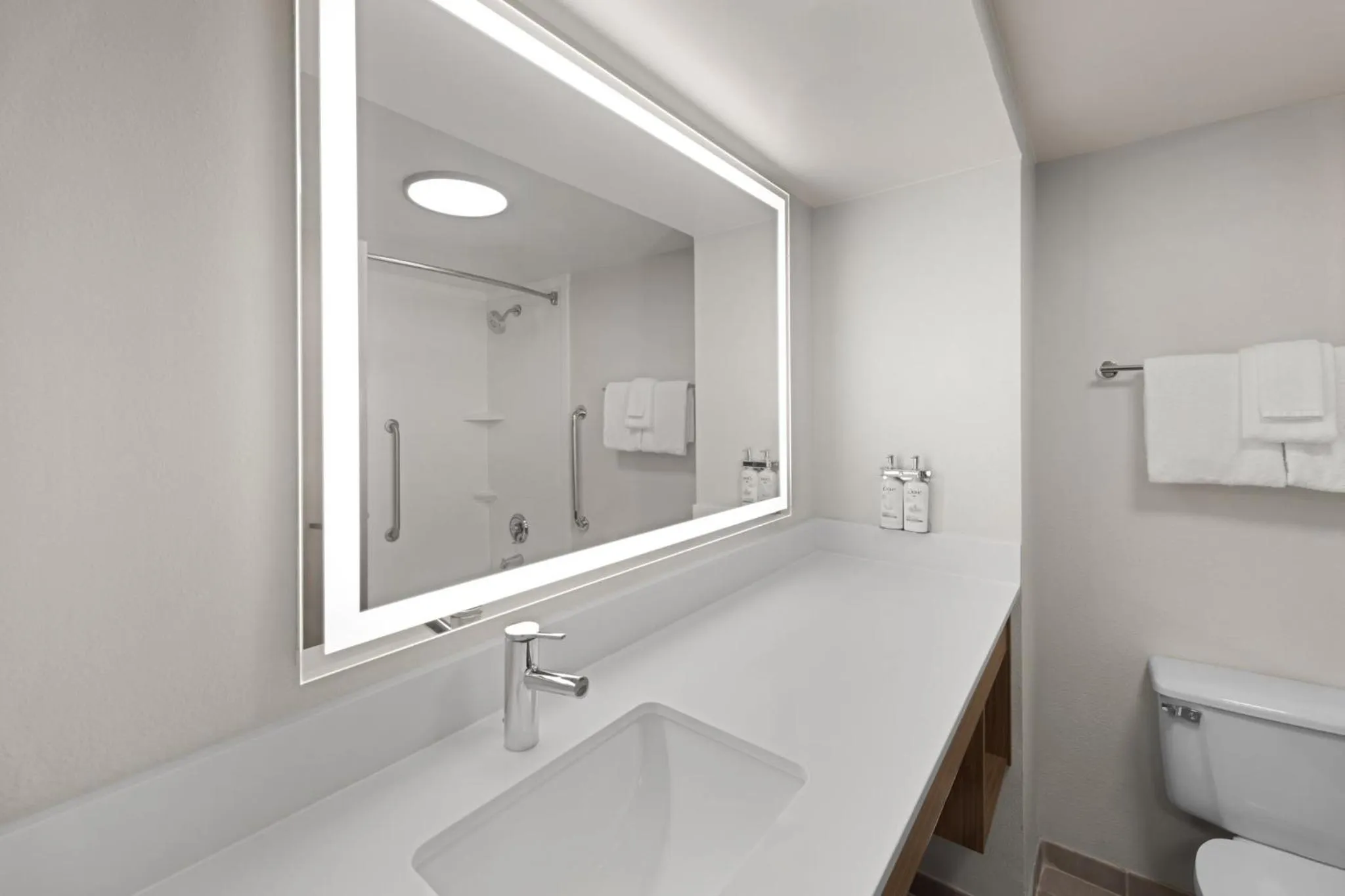 Photo of the whole room in Holiday Inn Express Greenville by IHG