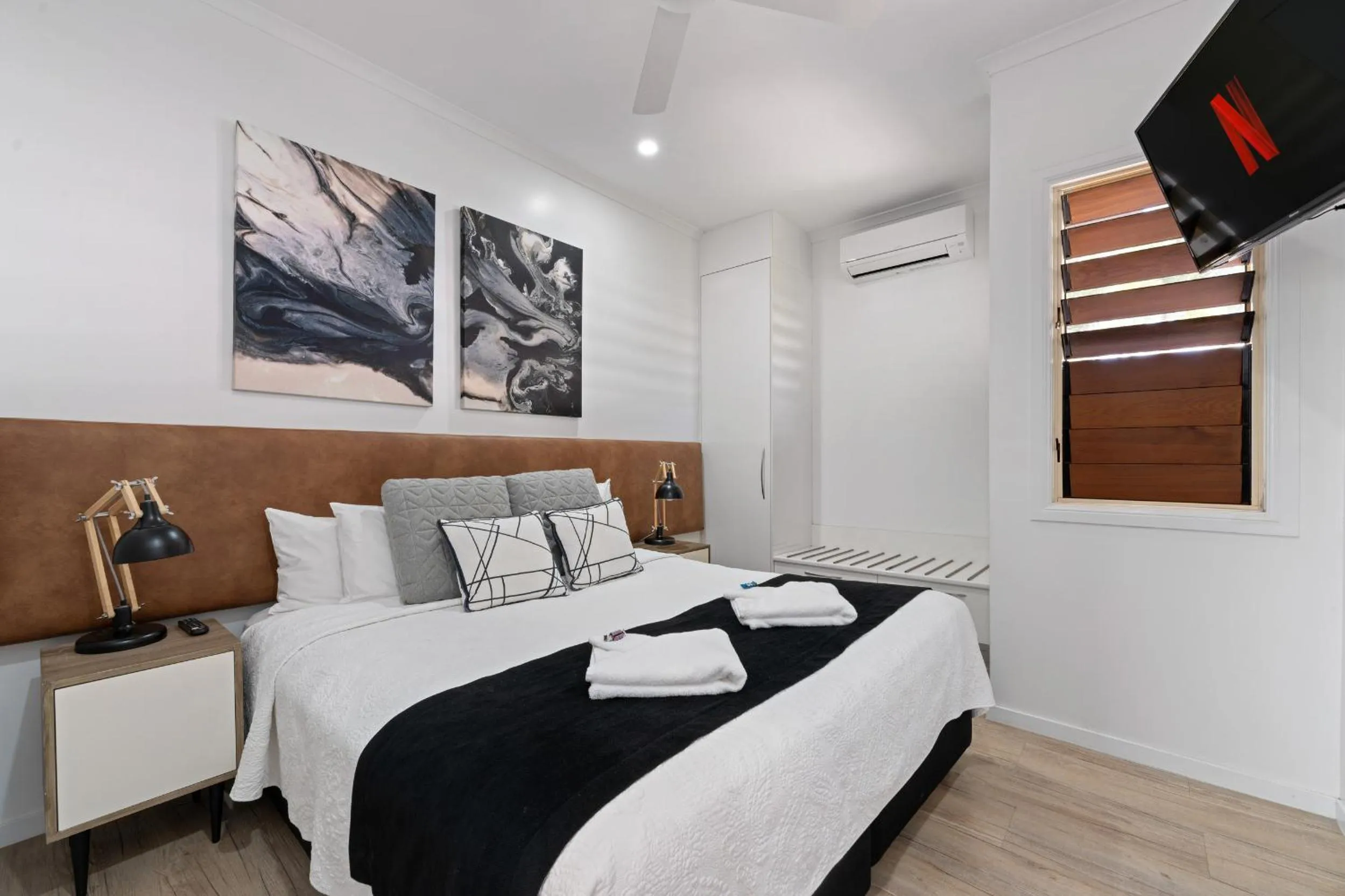 Bedroom, Bed in Blue Summit Hideaway