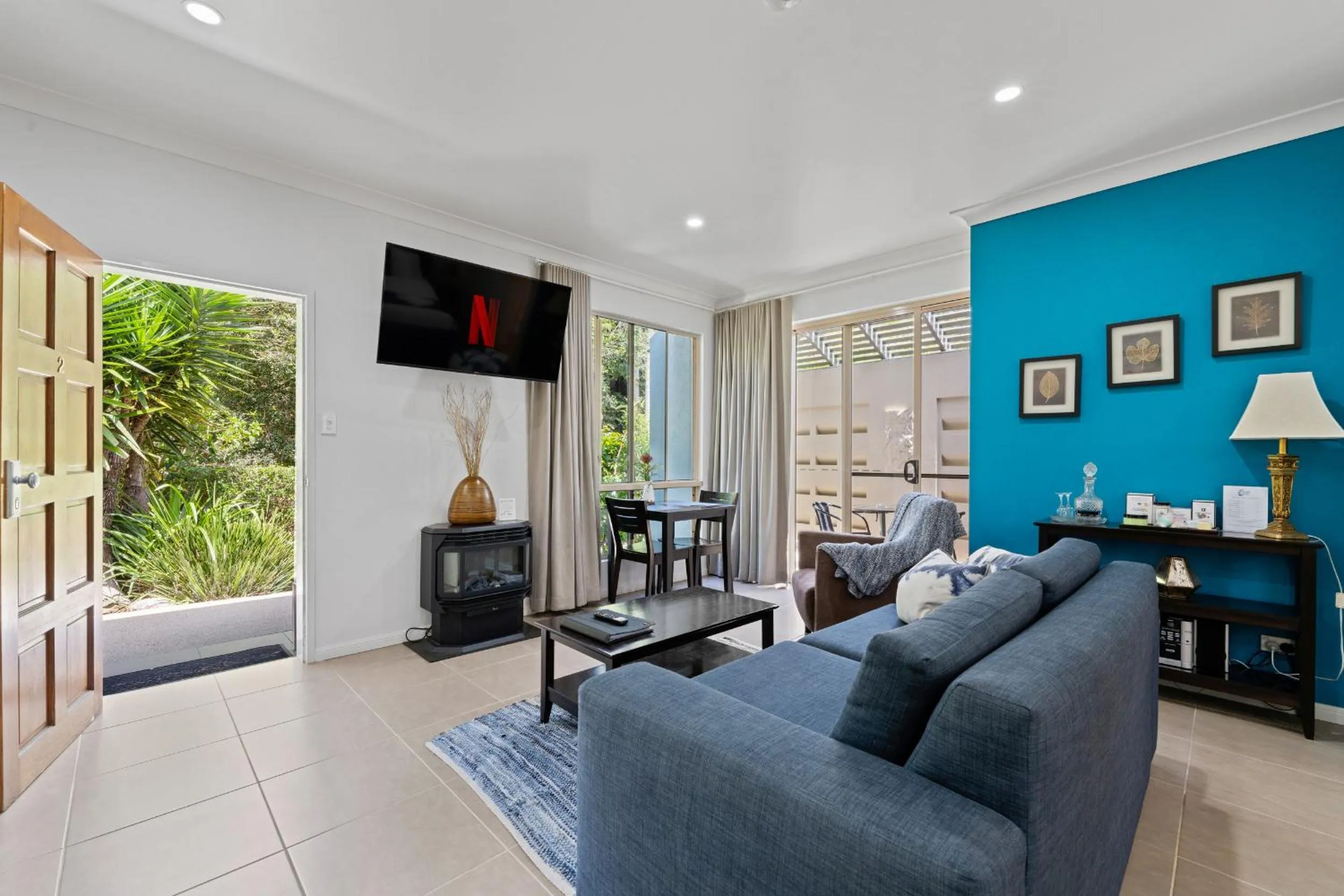 Communal lounge/ TV room in Blue Summit Hideaway